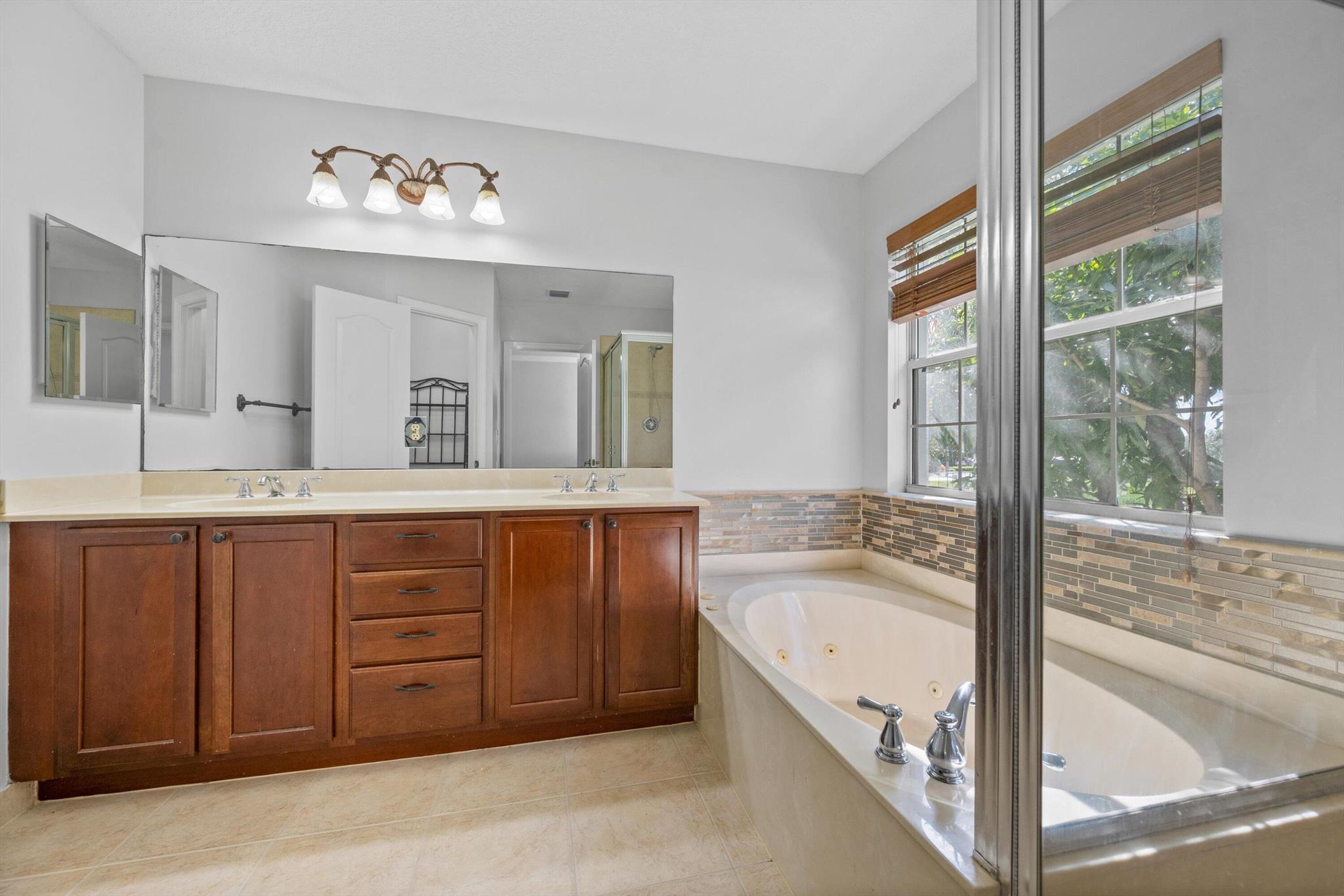 VERONA PALMS - Residential Lease
