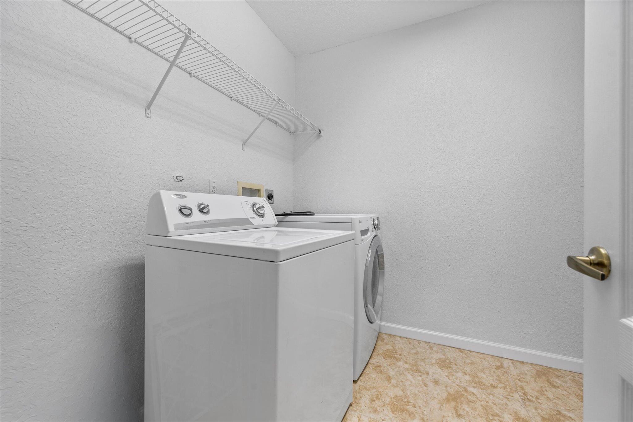VERONA PALMS - Residential Lease