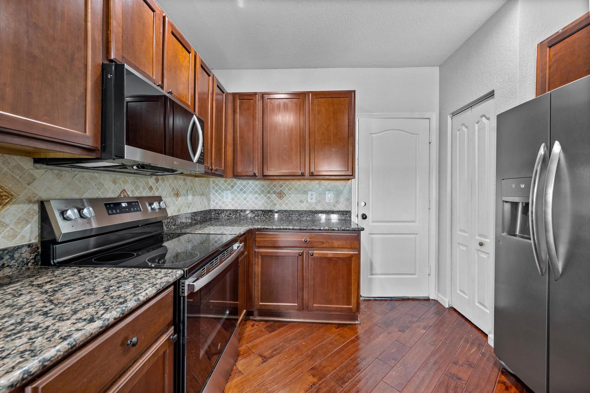 VERONA PALMS - Residential Lease