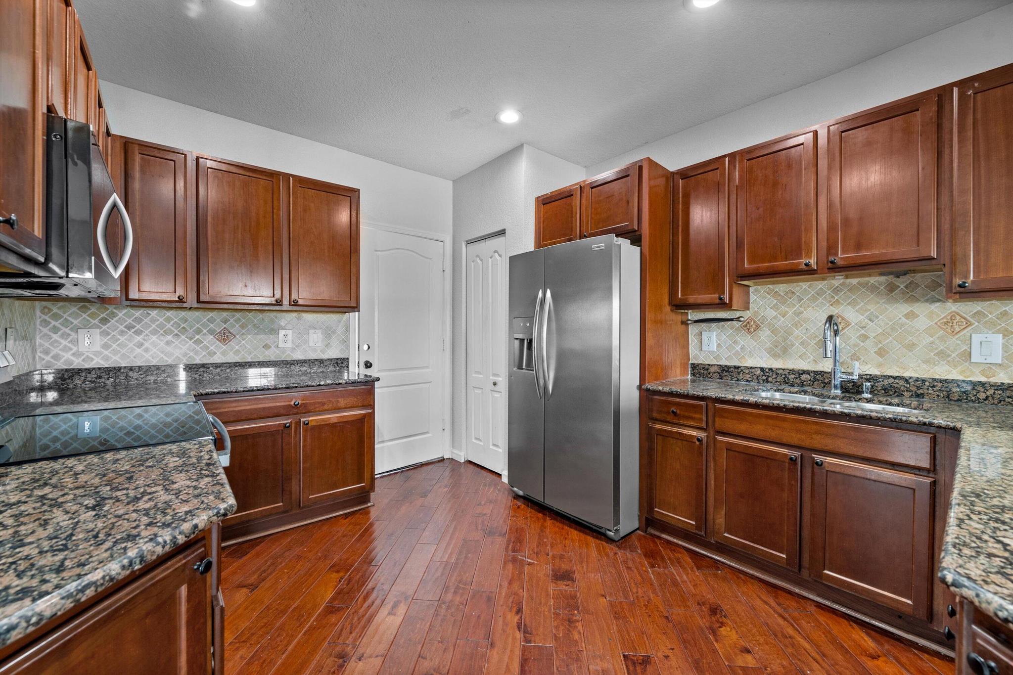 VERONA PALMS - Residential Lease