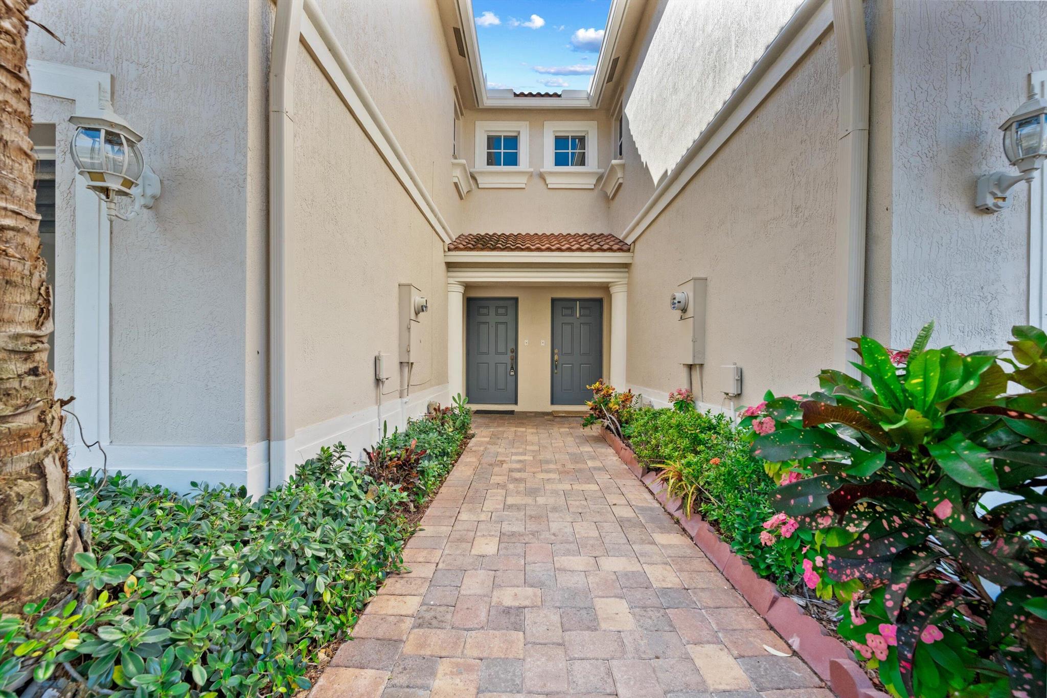 VERONA PALMS - Residential Lease