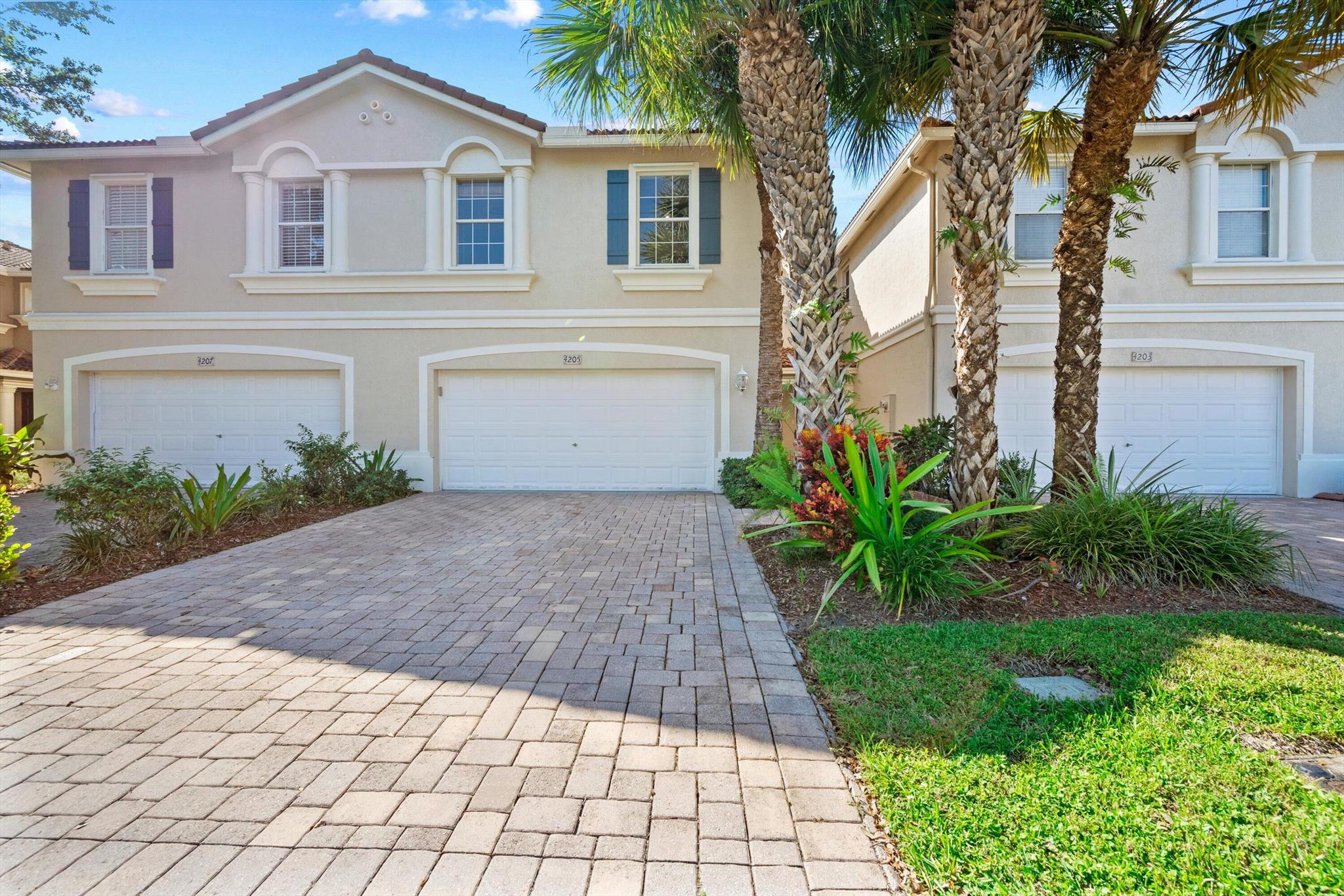 VERONA PALMS - Residential Lease