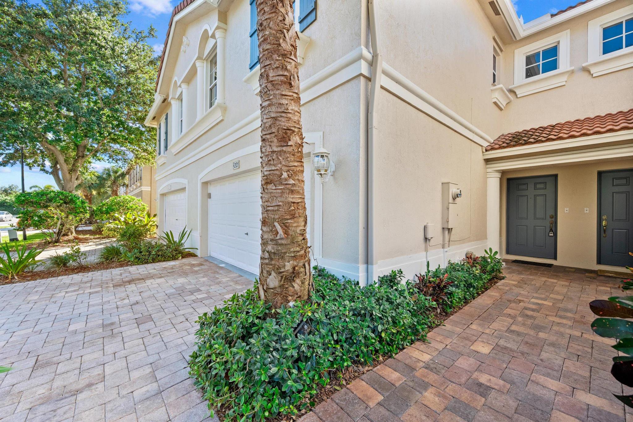 VERONA PALMS - Residential Lease