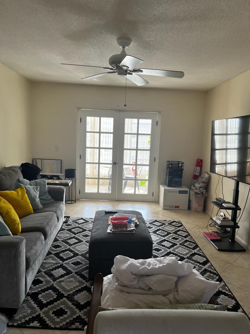 VILLAGE ROYALE CONDO 7 - Residential