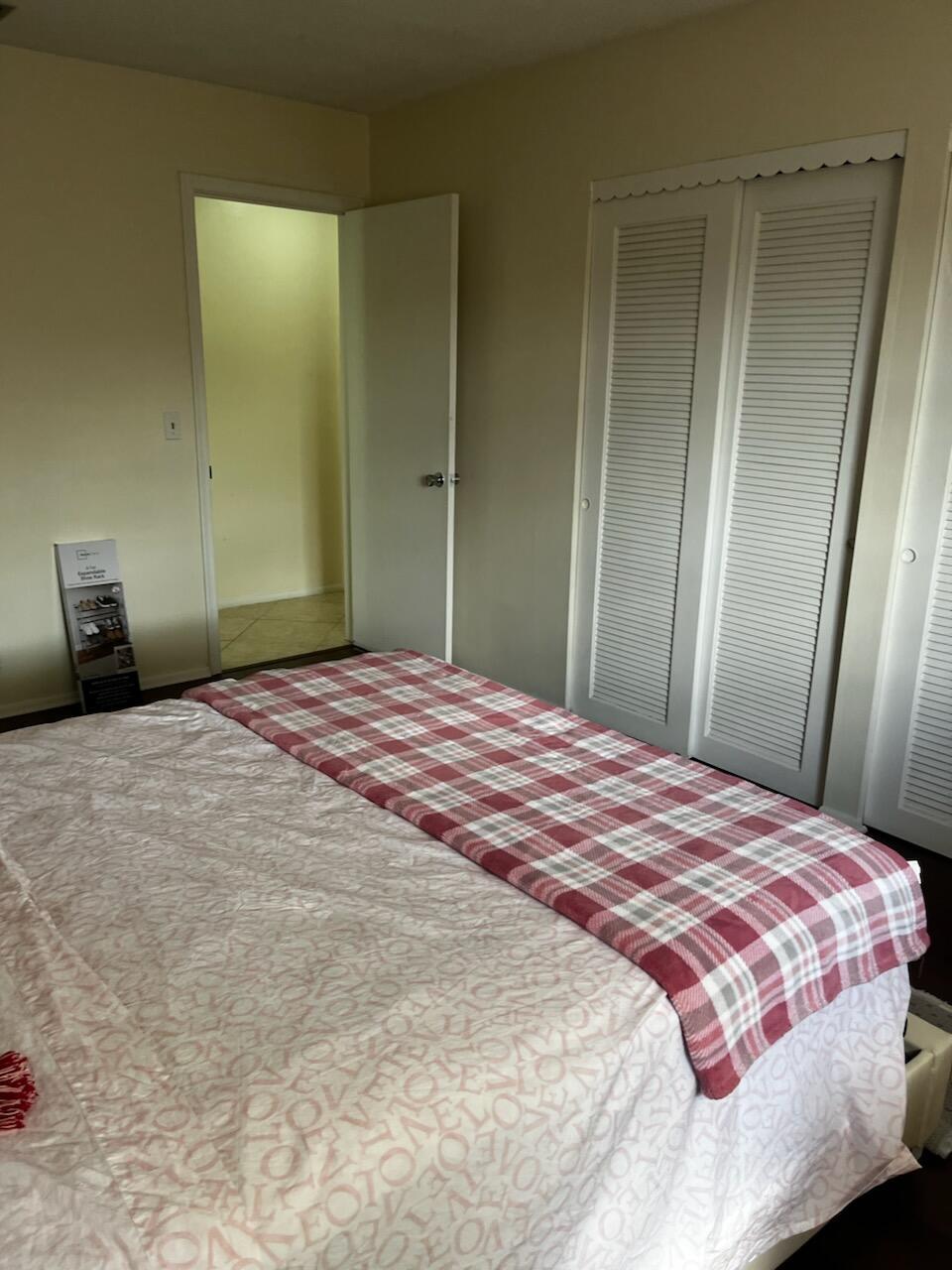 VILLAGE ROYALE CONDO 7 - Residential