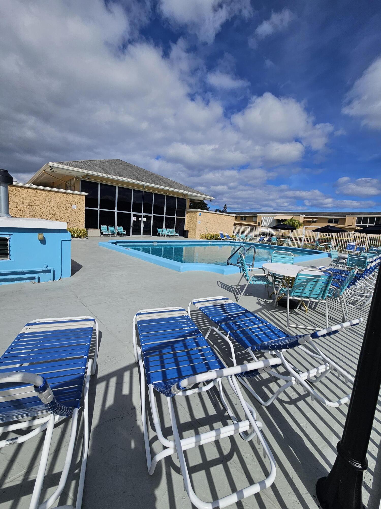 VILLAGE ROYALE CONDO 7 - Residential