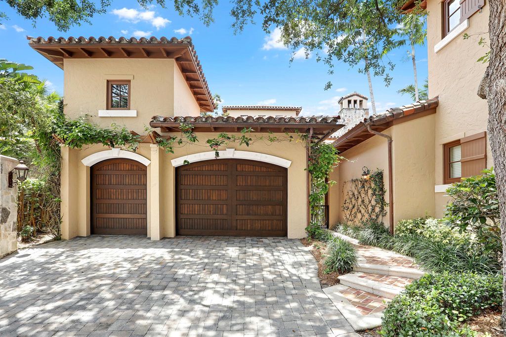 Photo of 308 Villa Dr, Jupiter, FL 33477 (MLS # R11149039)