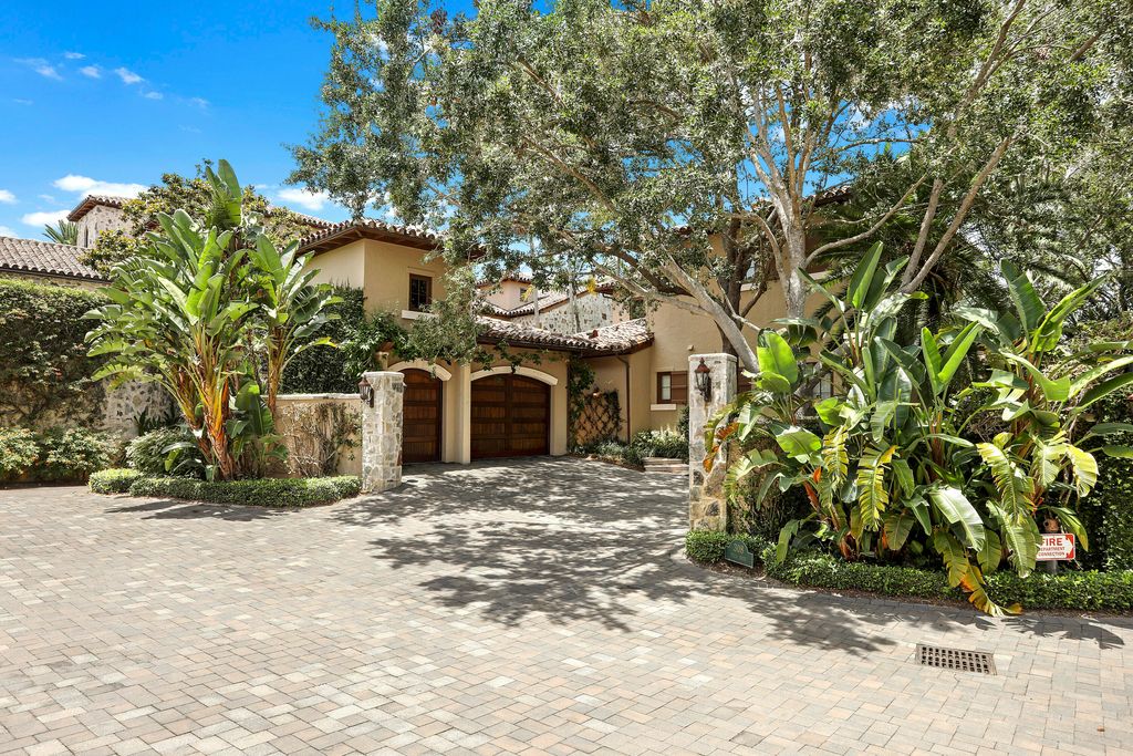 Photo of 308 Villa Dr, Jupiter, FL 33477 (MLS # R11149039)