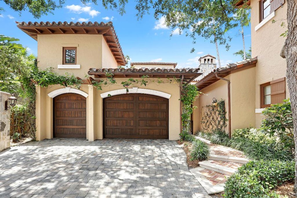 Photo of 308 Villa Dr, Jupiter, FL 33477 (MLS # R11149039)