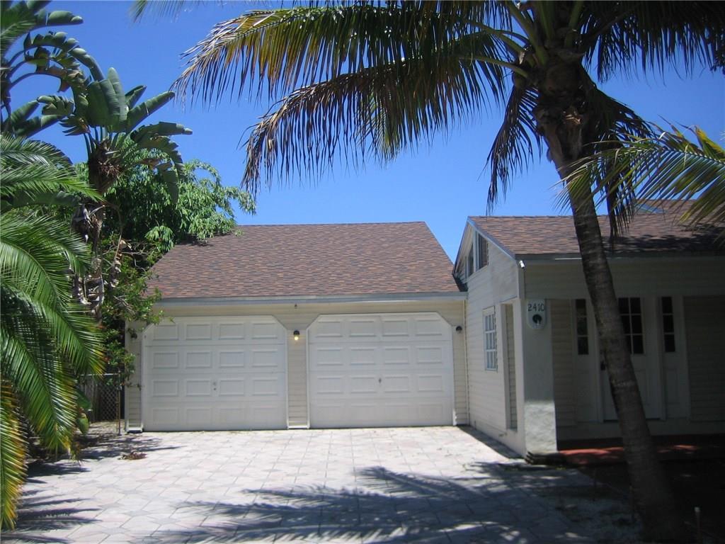 Do you need lots of room for your cars, motorcycles, toys? This property has a 4 - 6 car garage. LARGE lot 75X125 = 9,409sf just 1 block from Wilton Drive! House has been gutted, ready for renovation. Roof new in 2013. Plenty of room for a pool. Walk to everything! Property is located in the Wilton Manors Bed and Breakfast zone. Lots of possibilities to renovate existing structure, tear down part or all of it and build your dream home here on an oversized lot in downtown Wilton Manors.