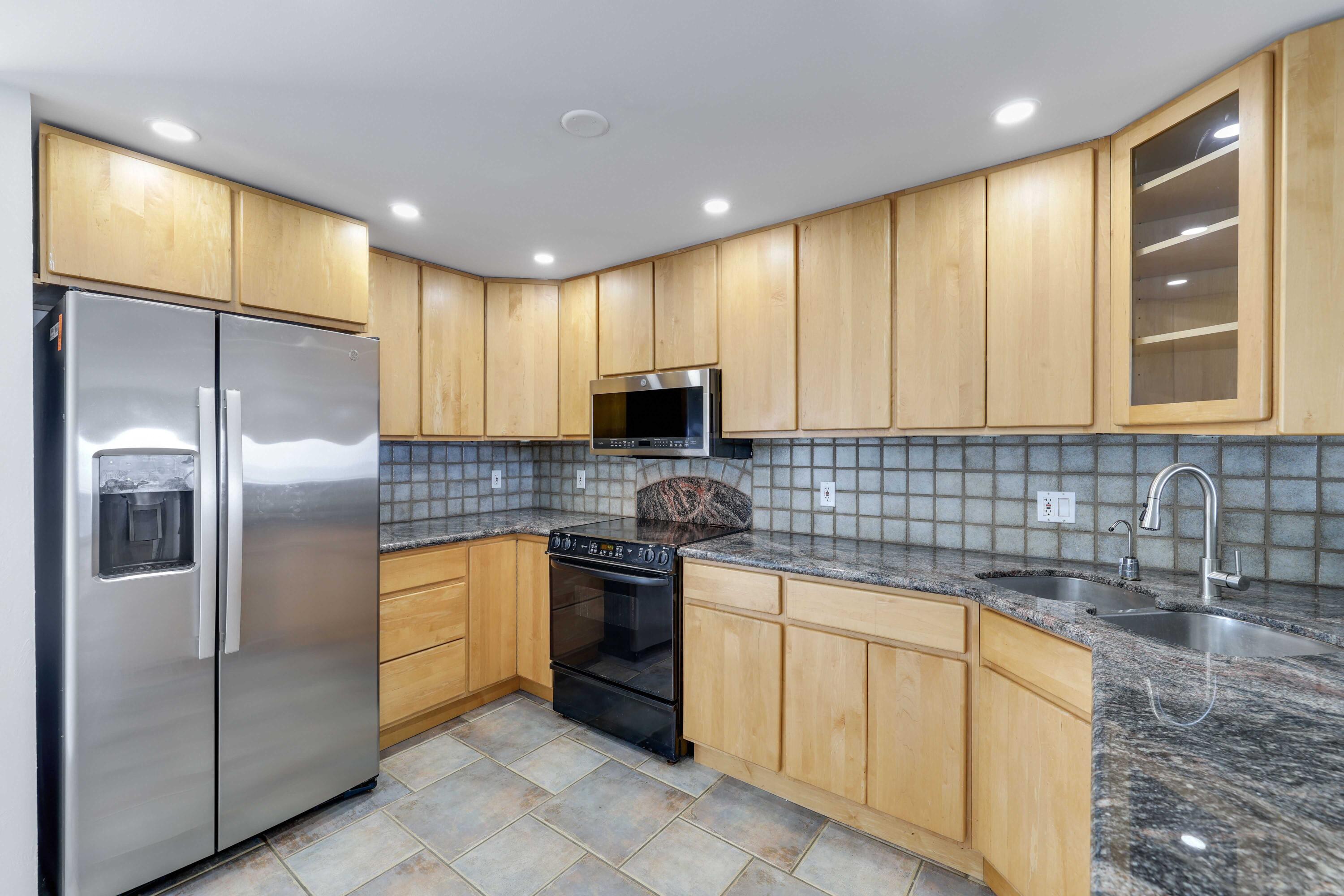 PENTHOUSE TOWERS CONDO - Residential