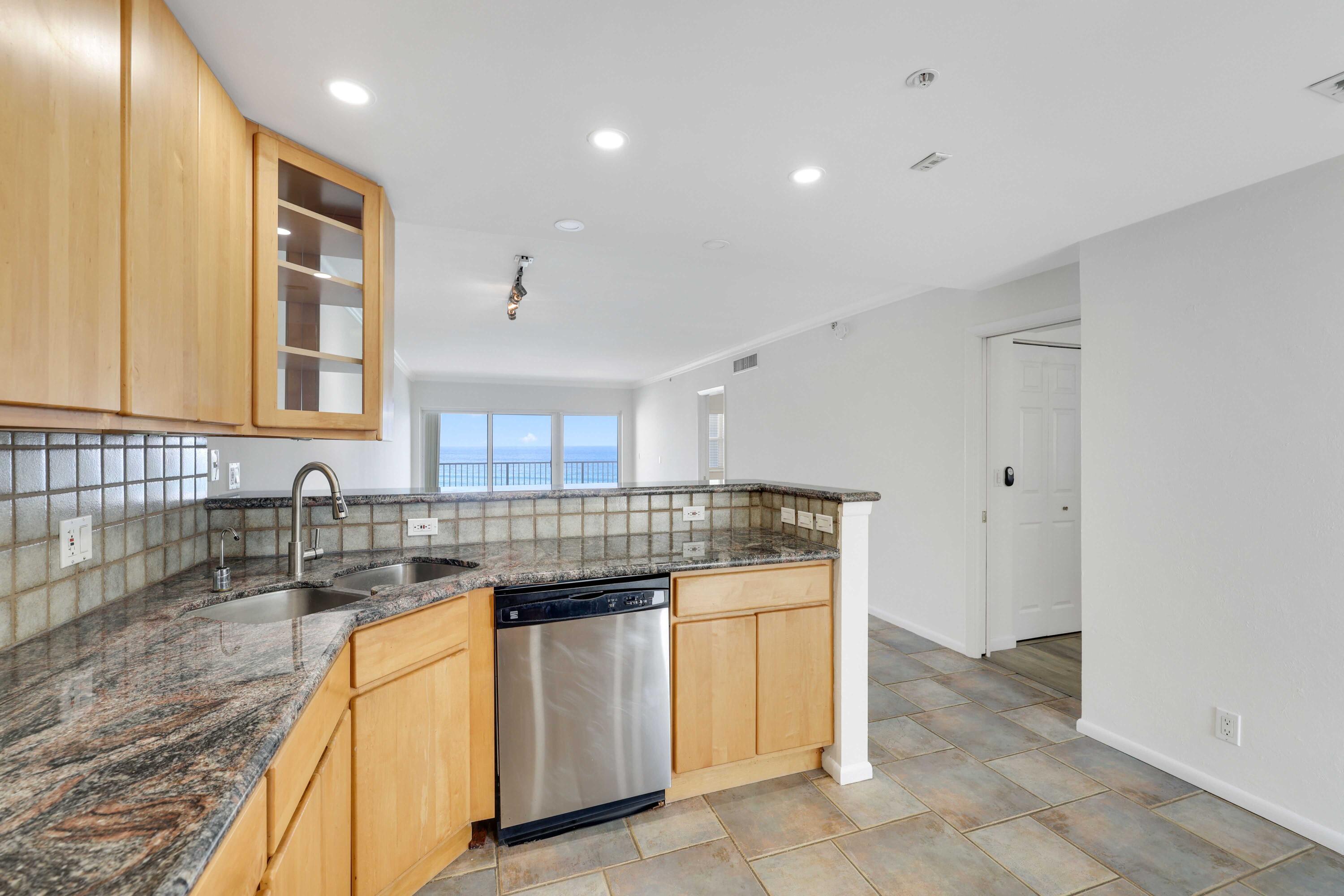 PENTHOUSE TOWERS CONDO - Residential