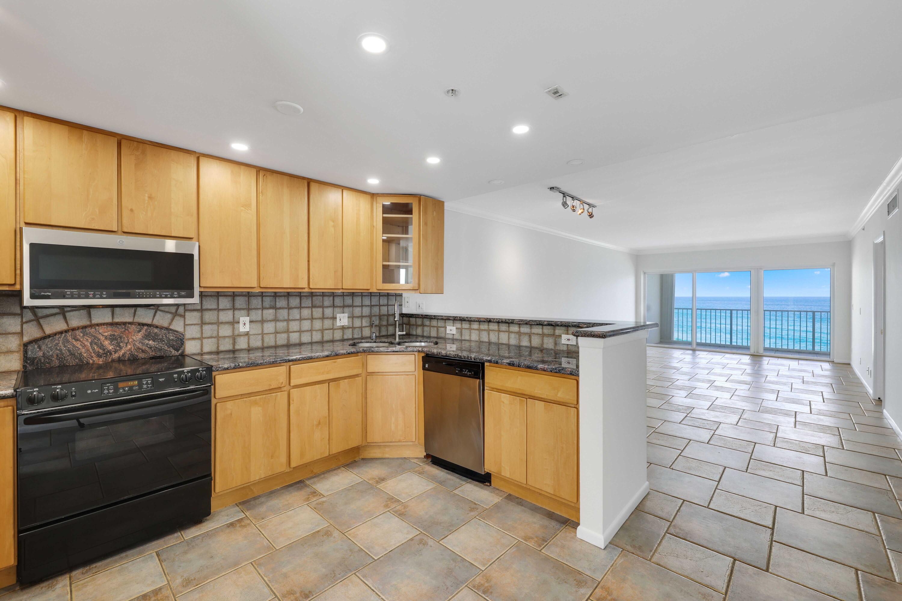 PENTHOUSE TOWERS CONDO - Residential