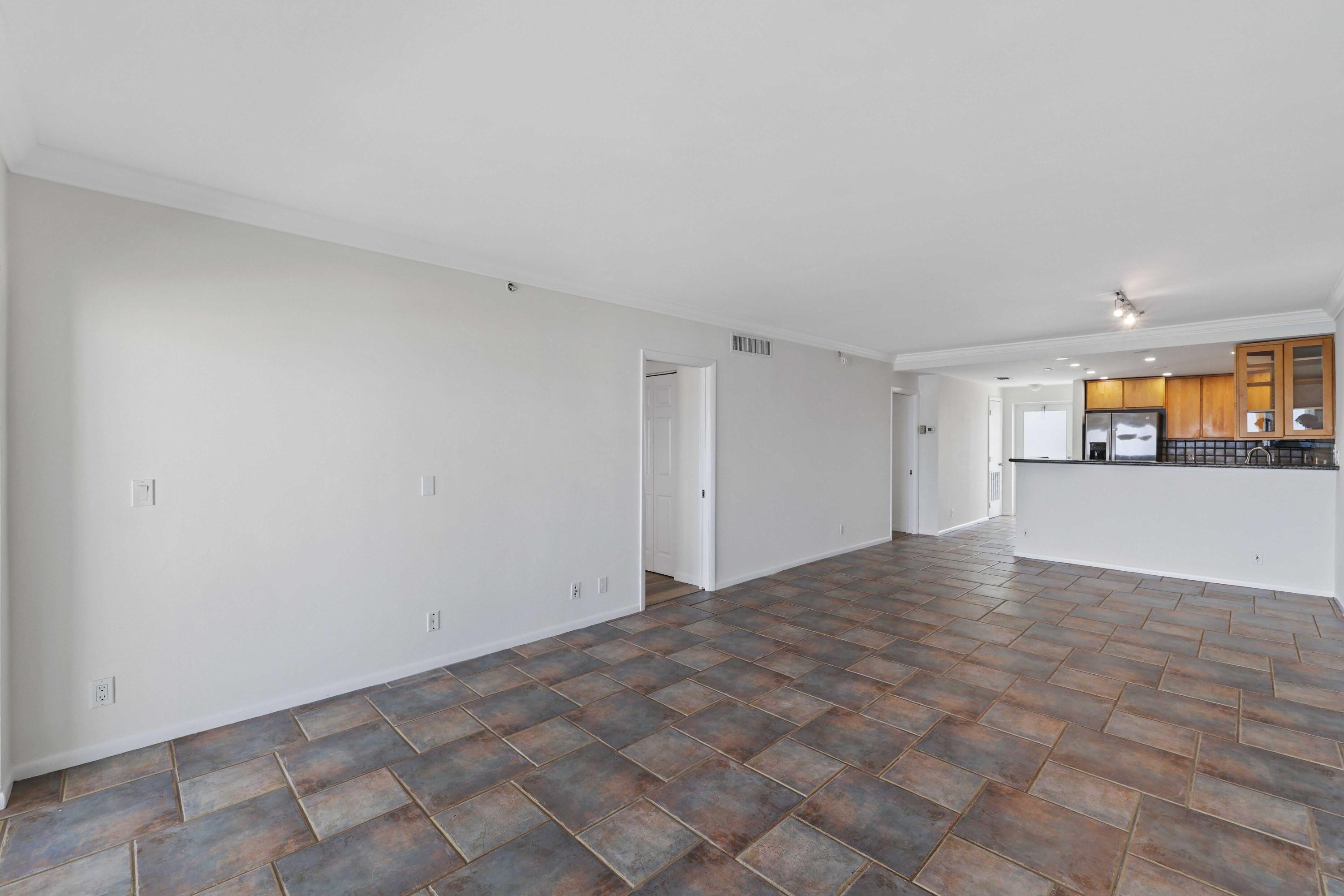 PENTHOUSE TOWERS CONDO - Residential