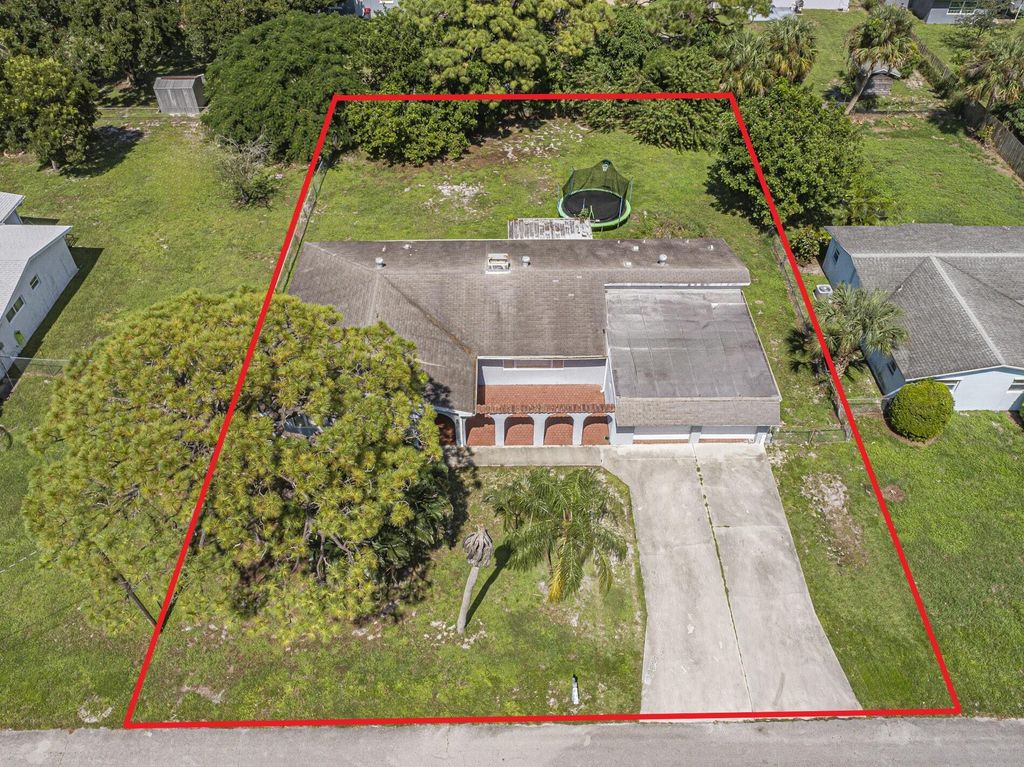 Photo of 1024 Tortugas Avenue, Fort Pierce, FL 34982 (MLS # R11026521)