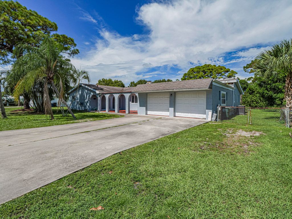 Photo of 1024 Tortugas Avenue, Fort Pierce, FL 34982 (MLS # R11026521)