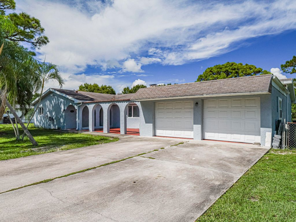 Photo of 1024 Tortugas Avenue, Fort Pierce, FL 34982 (MLS # R11026521)