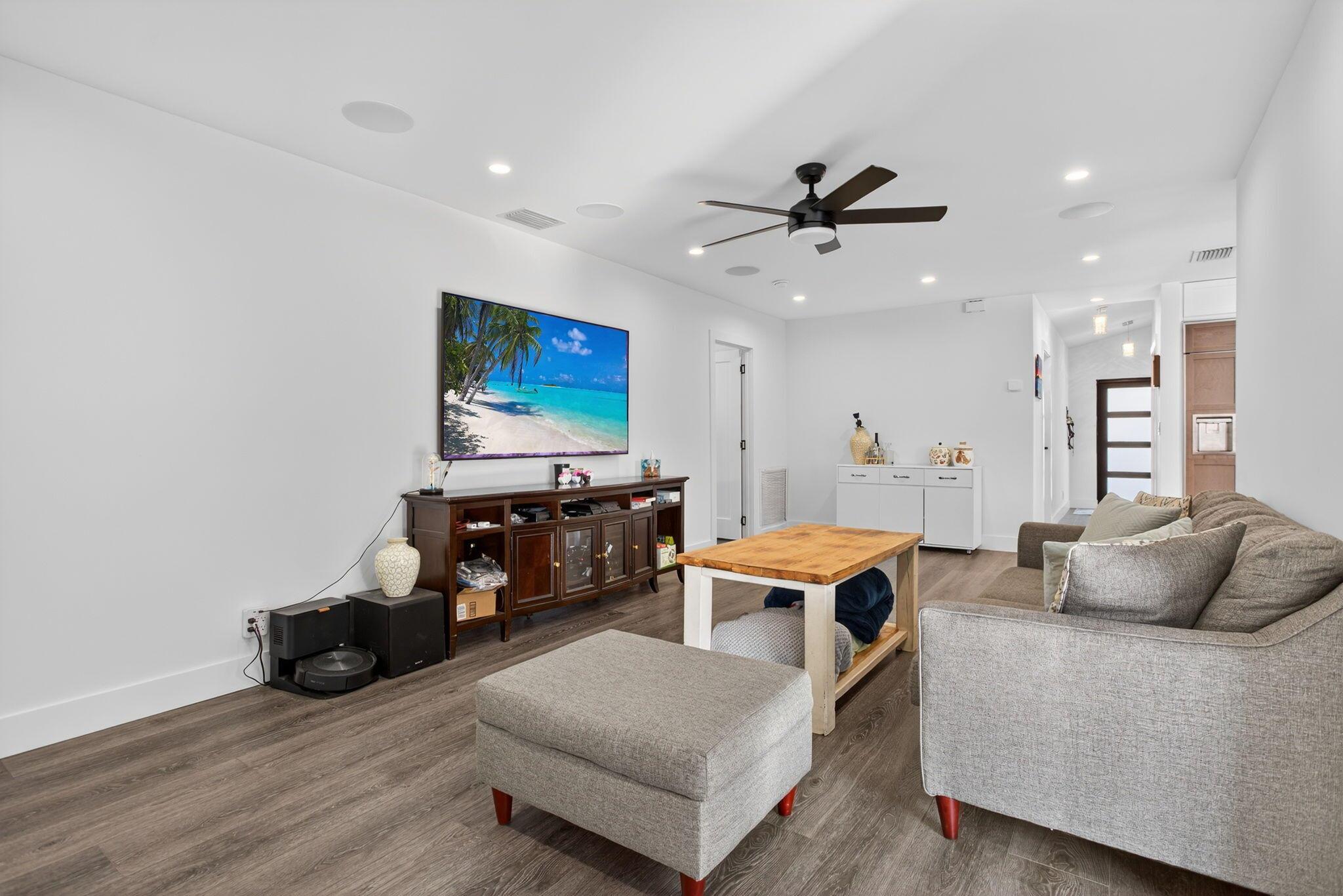 CORAL SPRINGS COUNTRY CLU - Residential