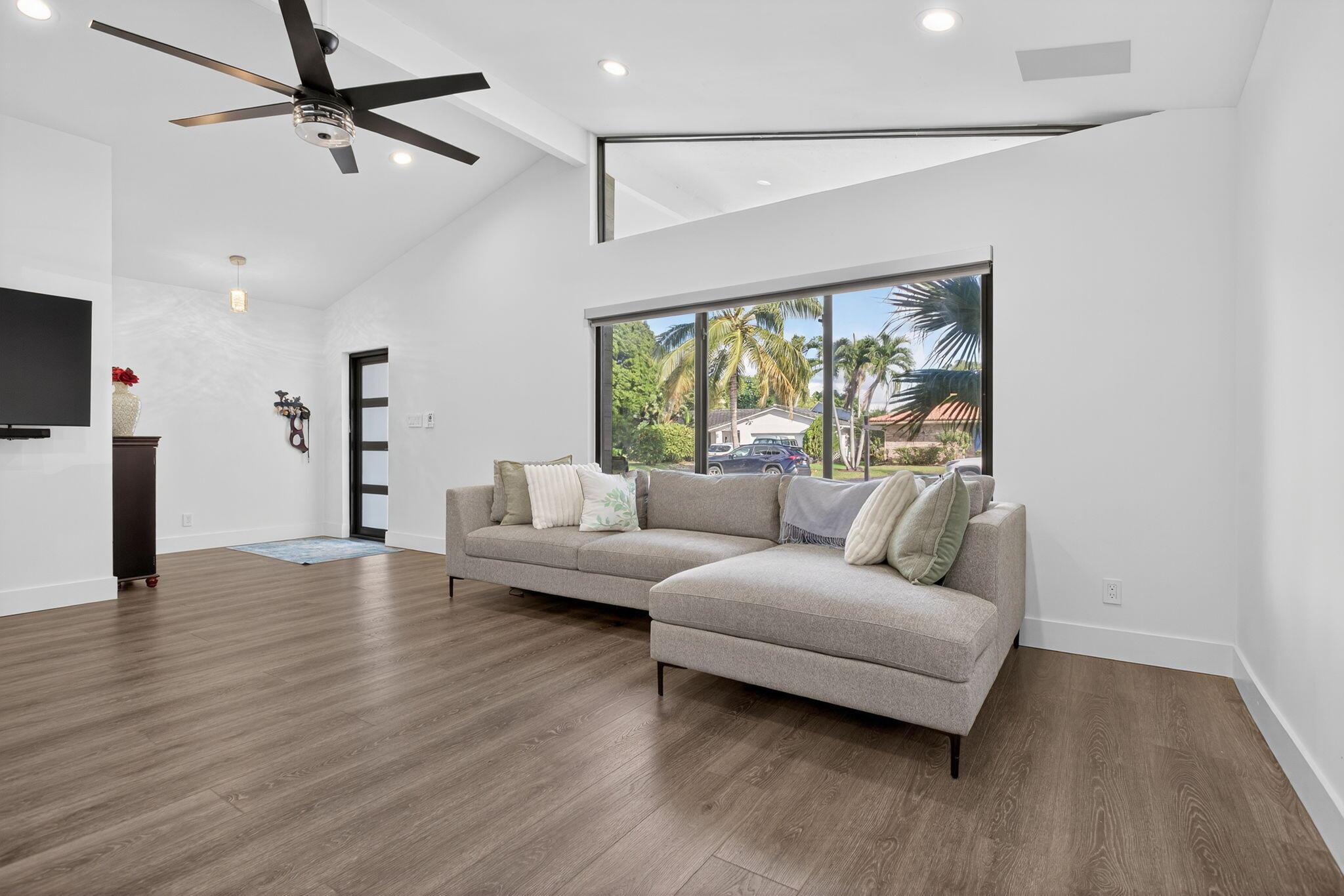 CORAL SPRINGS COUNTRY CLU - Residential