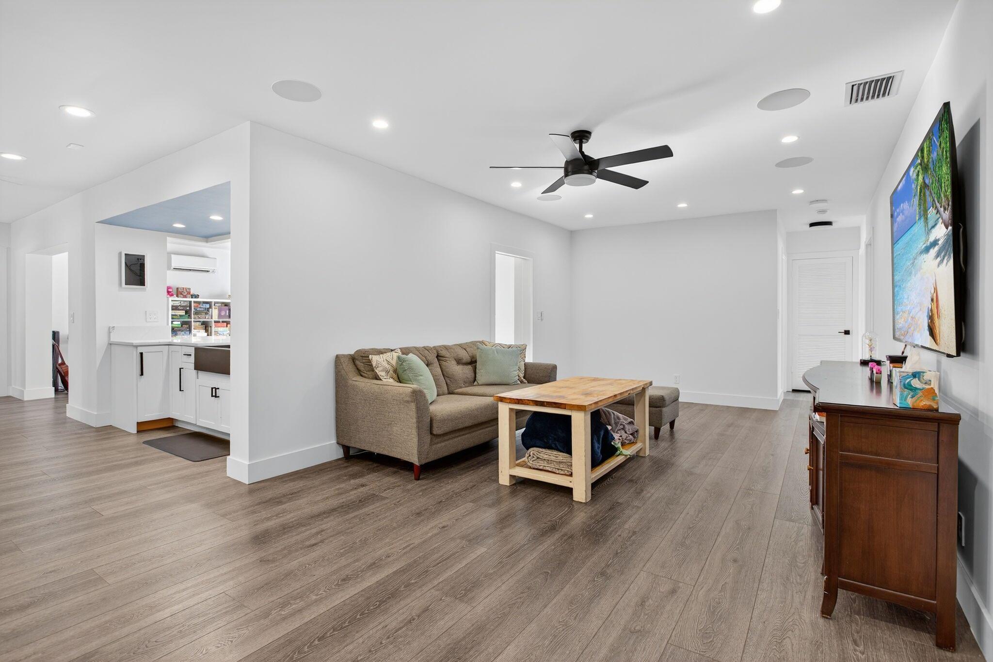 CORAL SPRINGS COUNTRY CLU - Residential