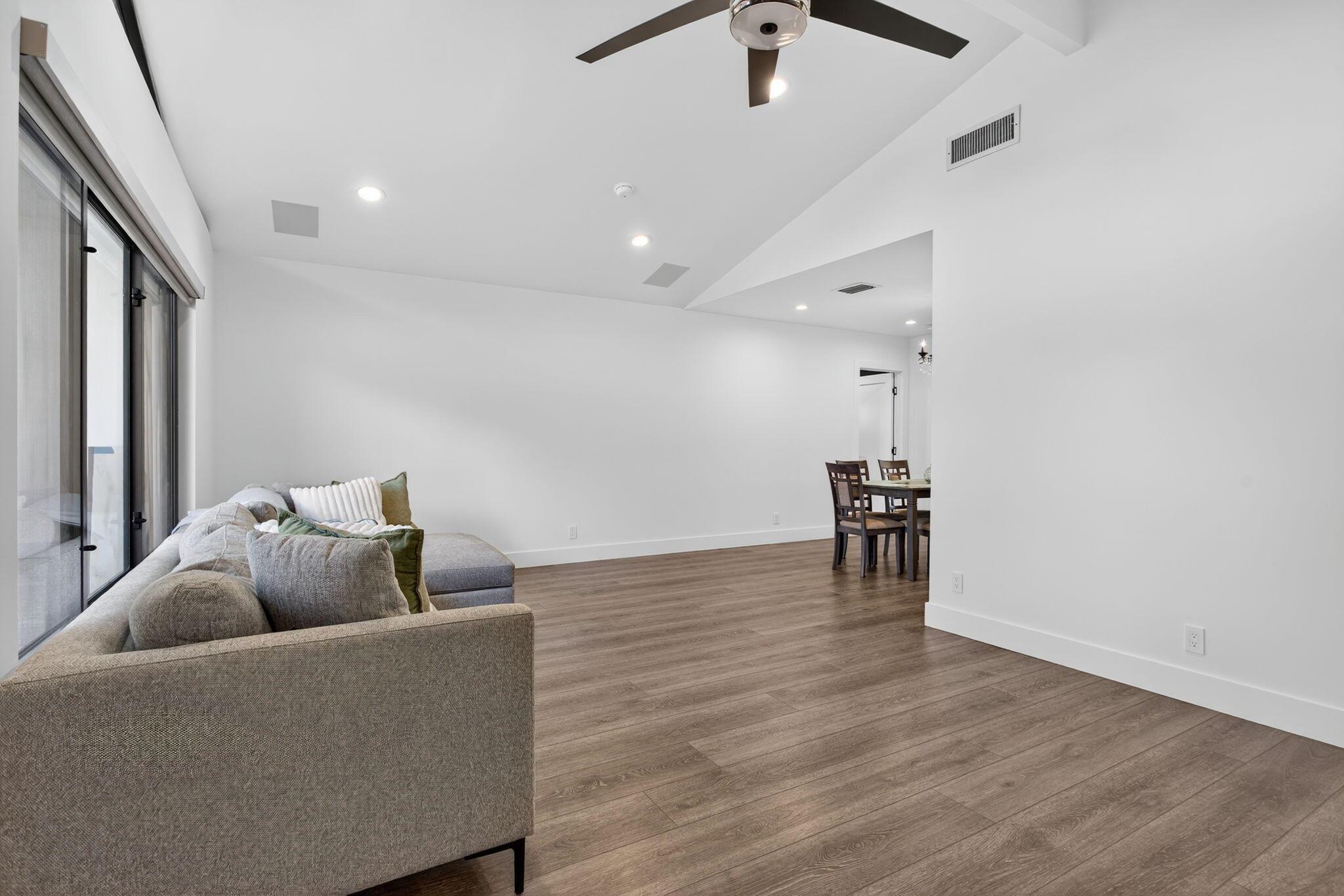 CORAL SPRINGS COUNTRY CLU - Residential