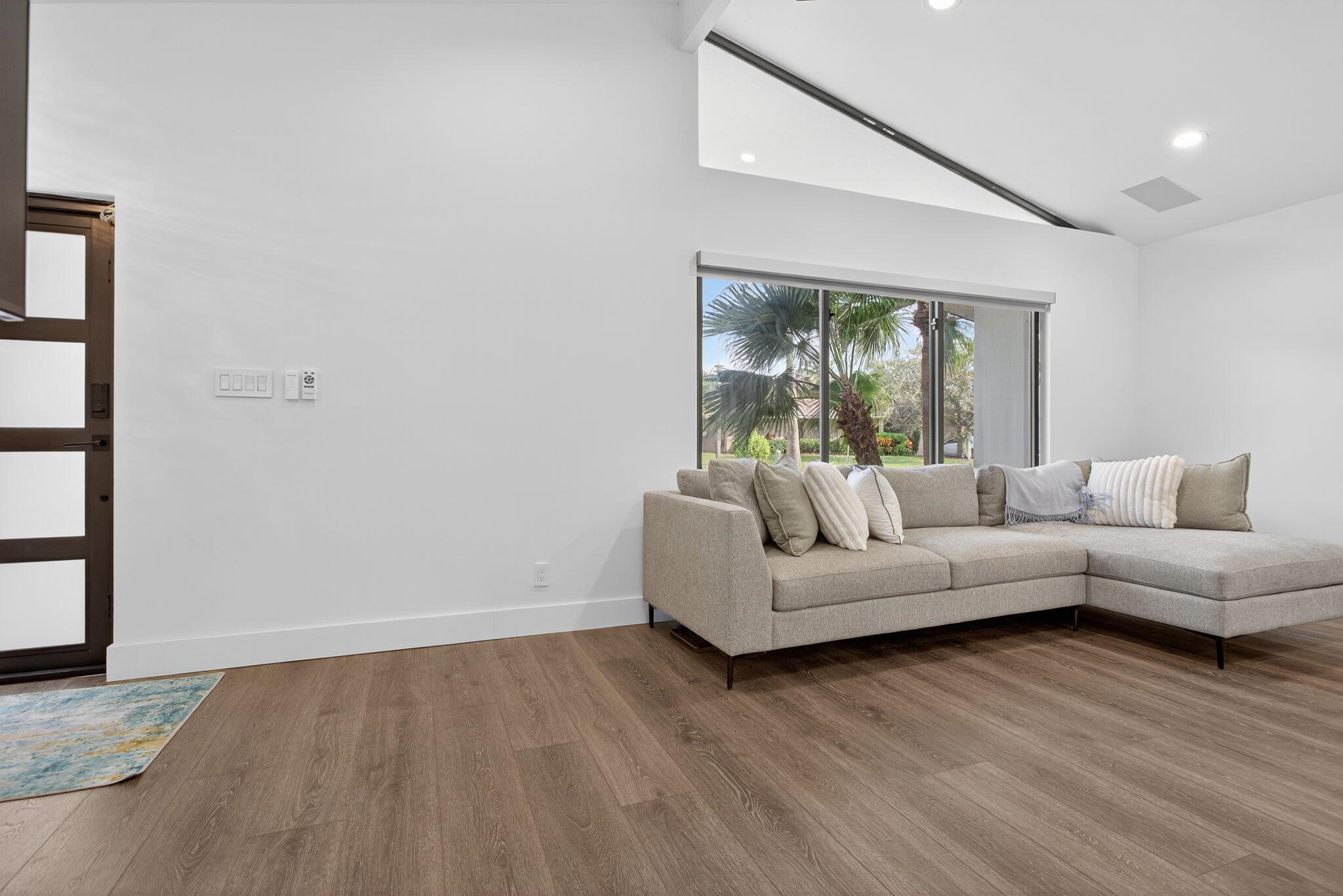CORAL SPRINGS COUNTRY CLU - Residential