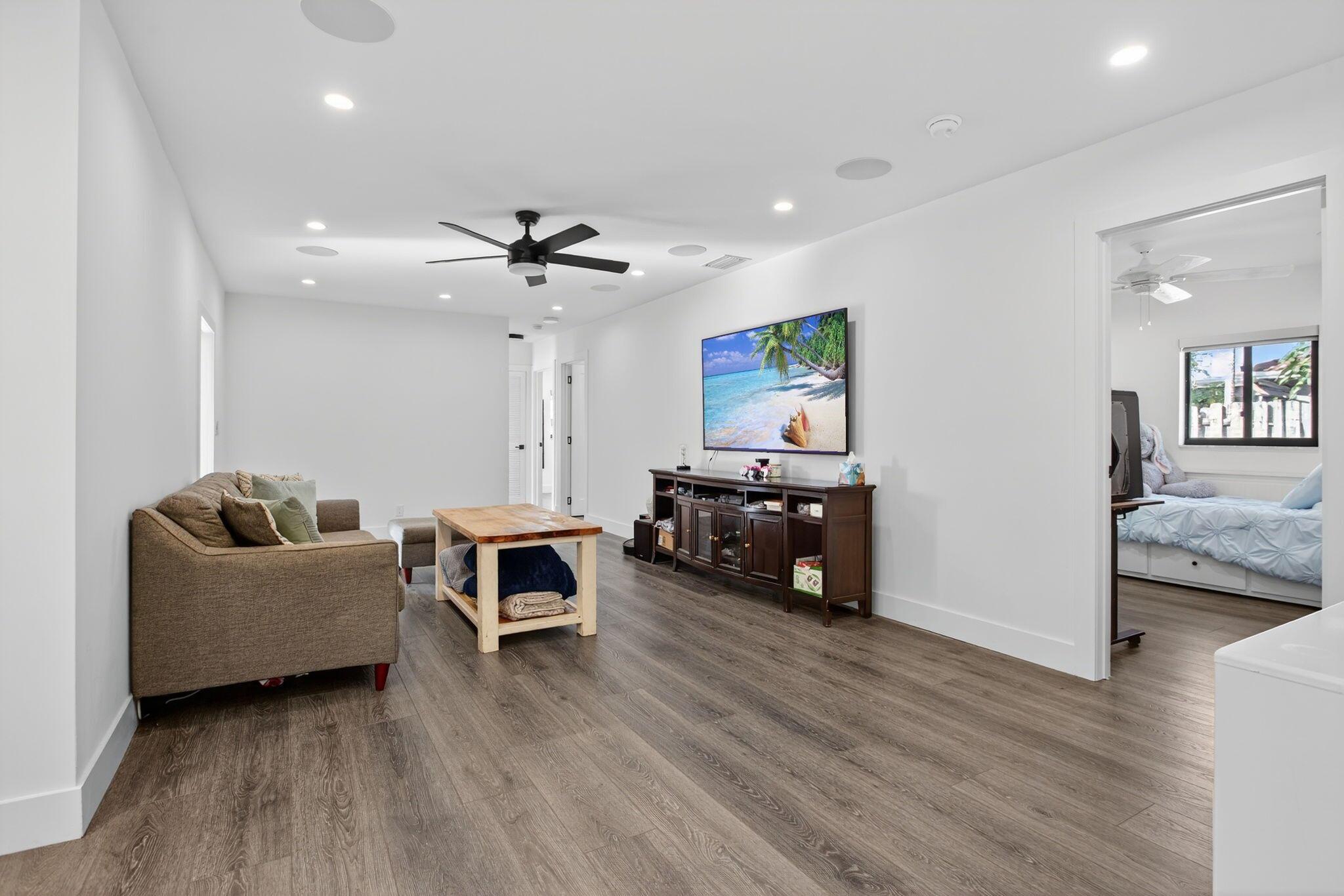 CORAL SPRINGS COUNTRY CLU - Residential