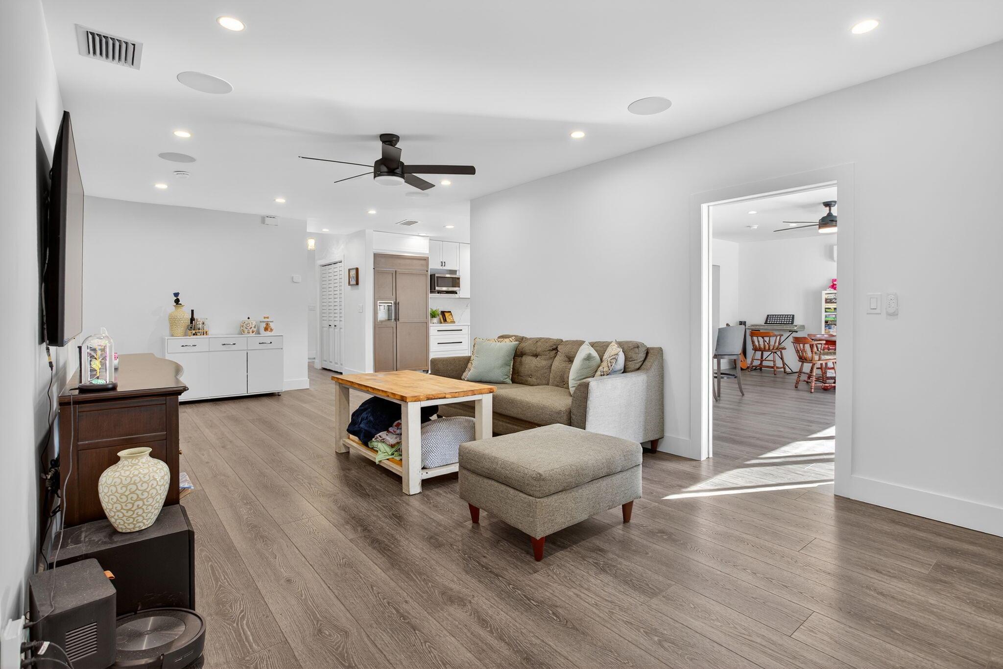CORAL SPRINGS COUNTRY CLU - Residential