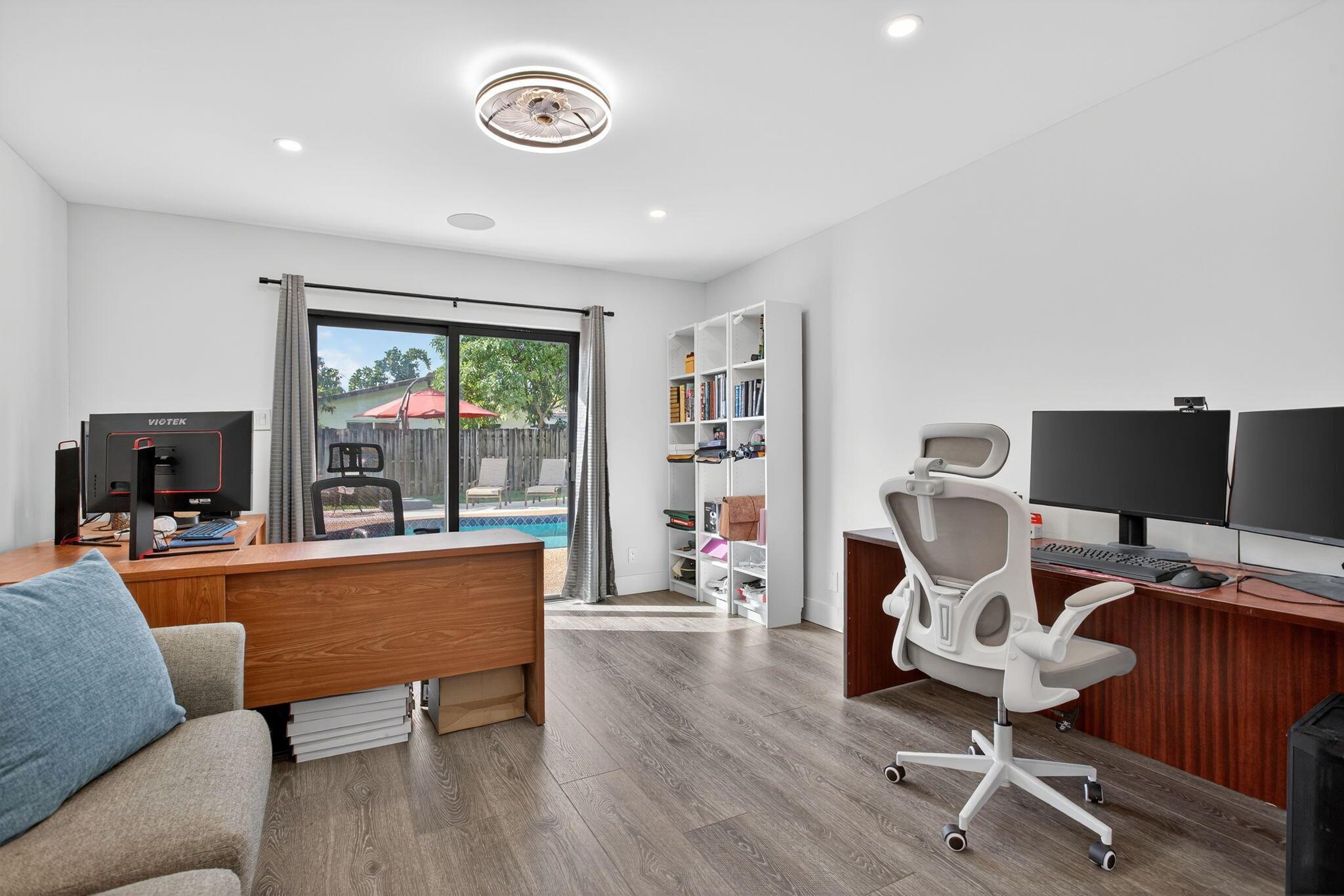 CORAL SPRINGS COUNTRY CLU - Residential