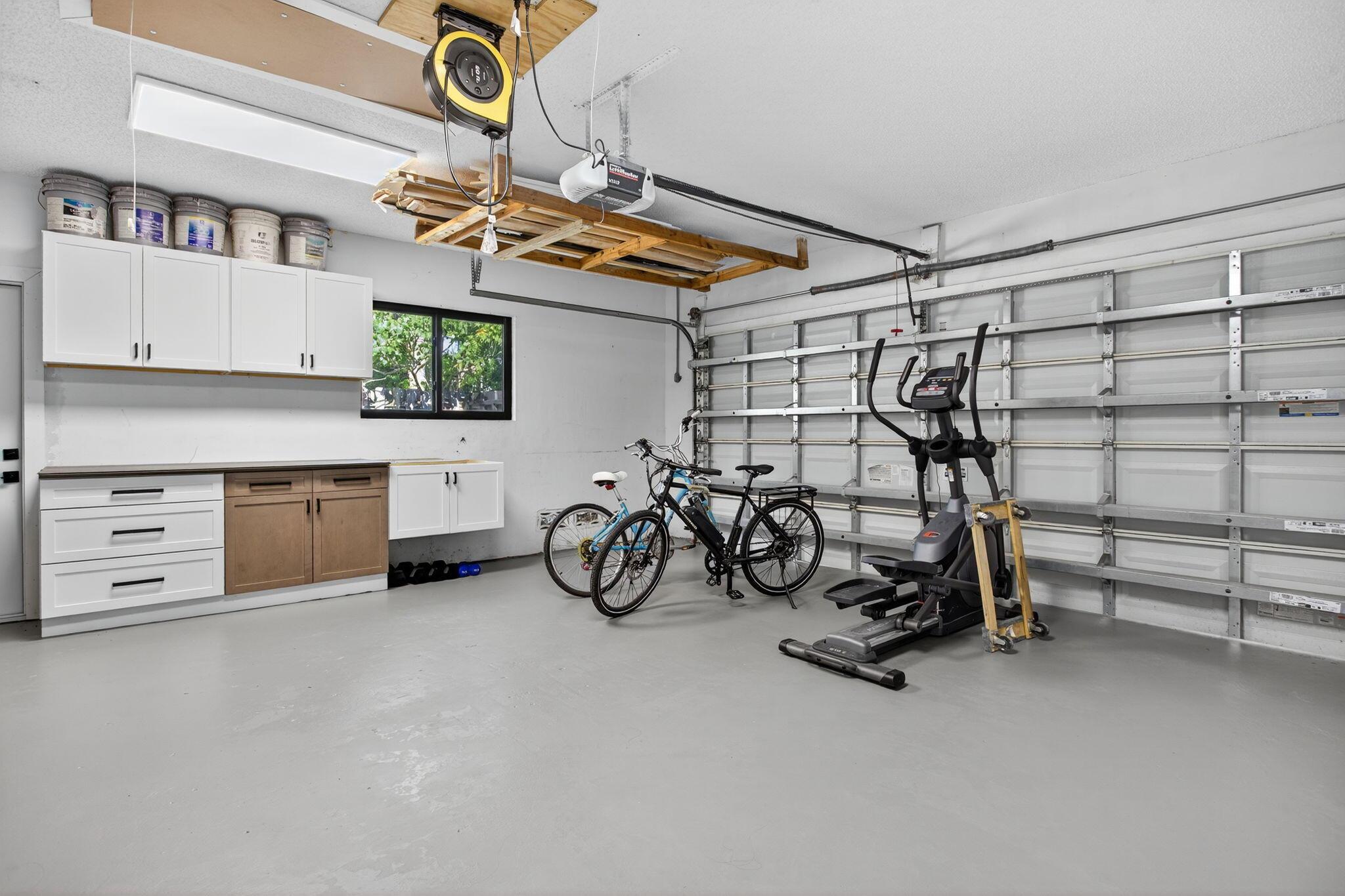CORAL SPRINGS COUNTRY CLU - Residential