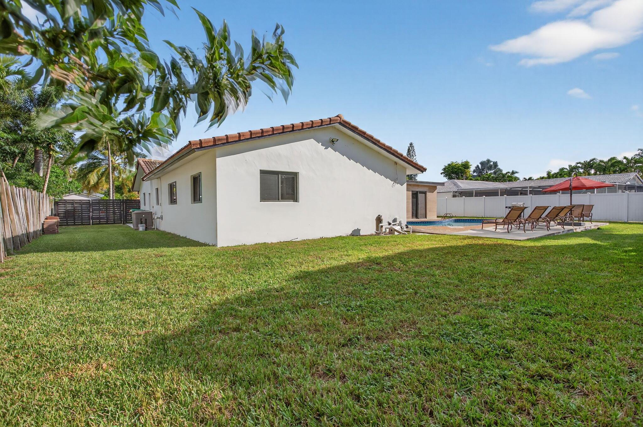 CORAL SPRINGS COUNTRY CLU - Residential
