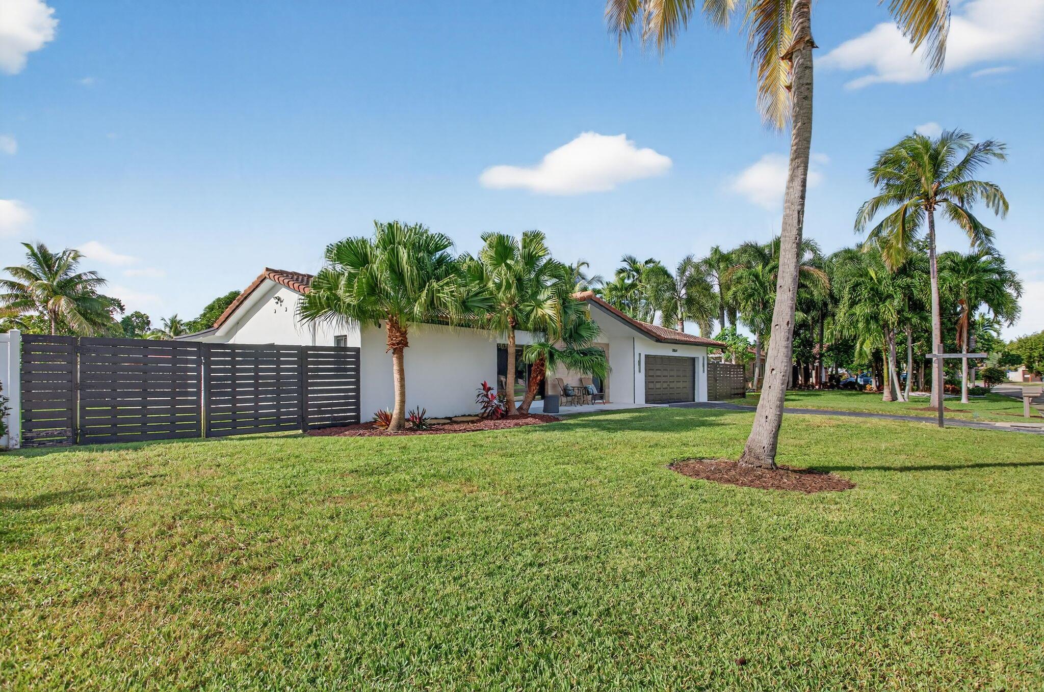 CORAL SPRINGS COUNTRY CLU - Residential