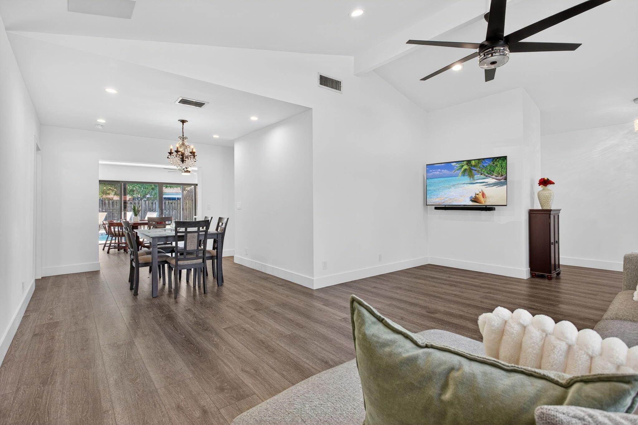 CORAL SPRINGS COUNTRY CLU - Residential