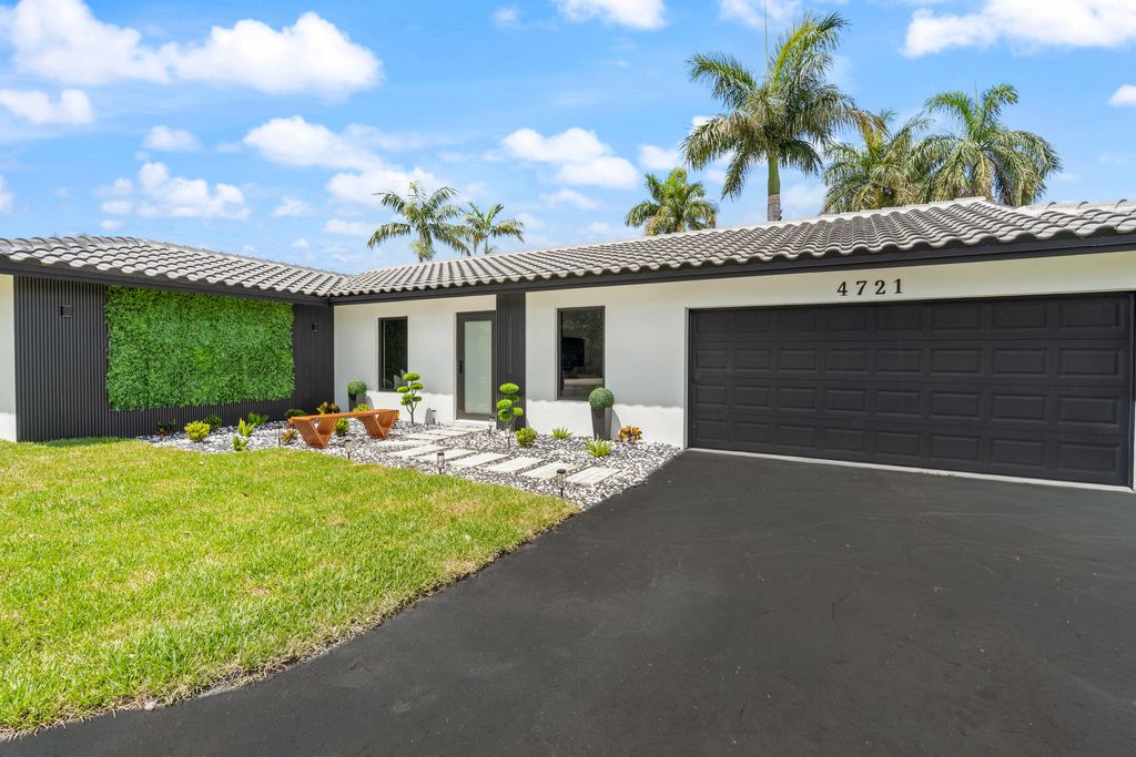 Photo of 4721 Bayview Drive, Fort Lauderdale, FL 33308 (MLS # B26029929)