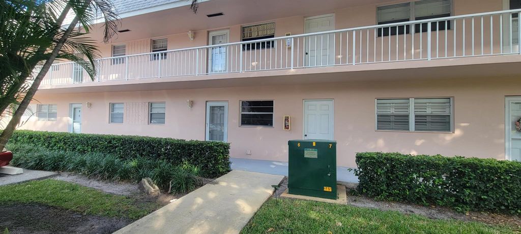 Photo of 18081 SE Country Club Drive #23, Jupiter, FL 33469 (MLS # R10933310)