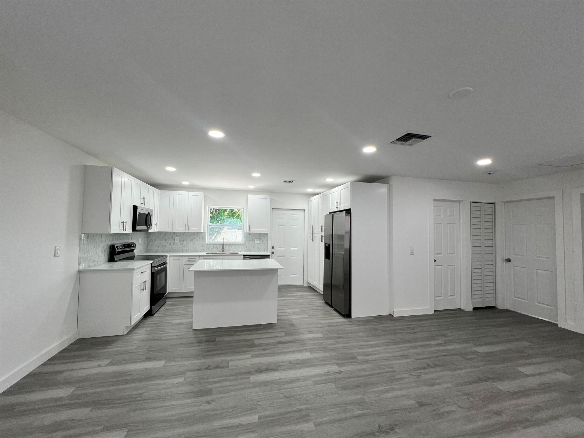 2801 Ave Q