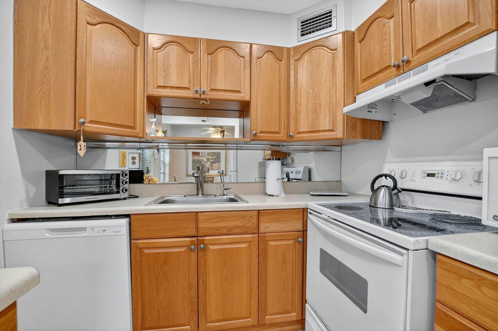 Photo of 693 Burgundy O, Delray Beach, FL 33484 (MLS # R11139112)