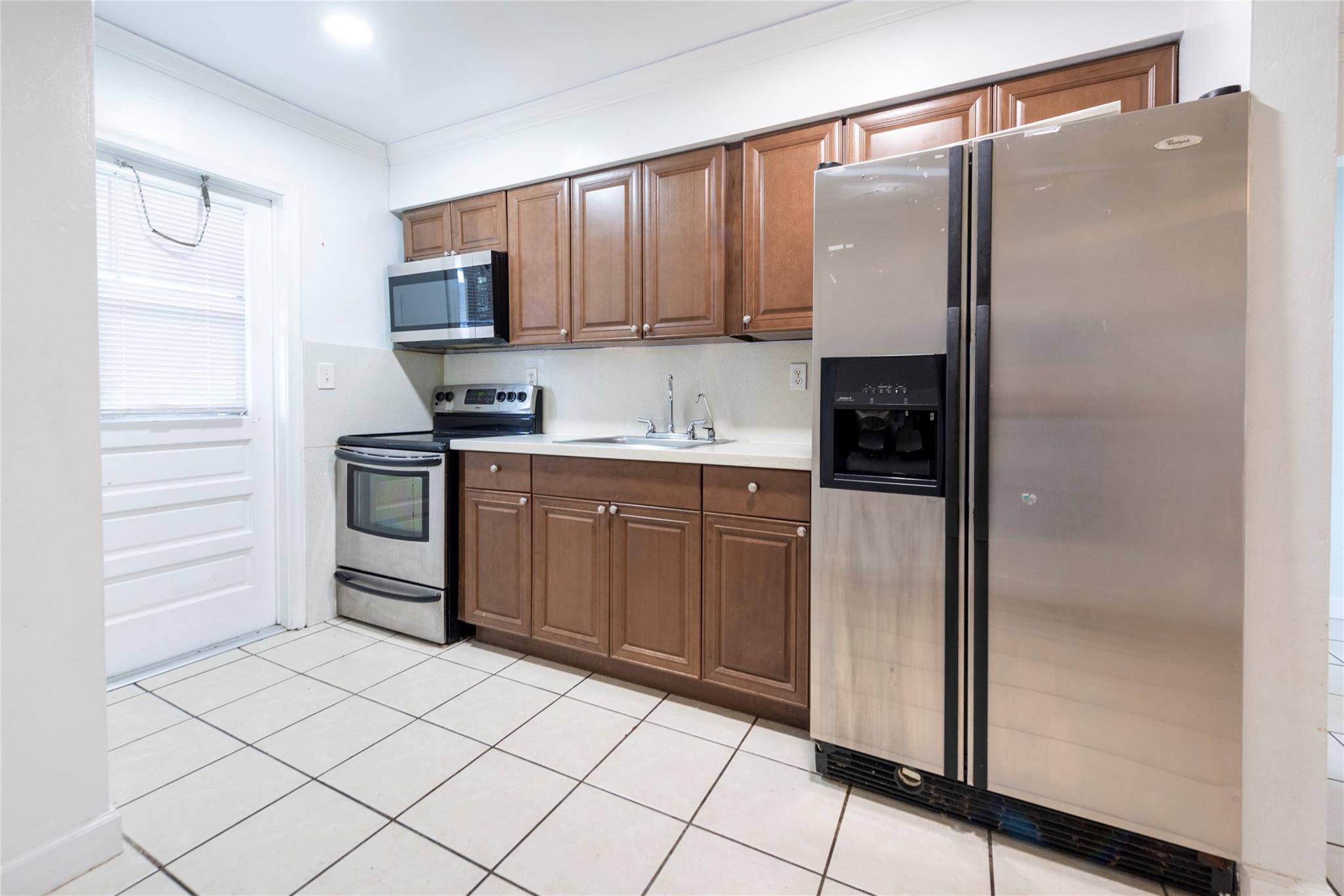 MOVE RIGHT IN TO THIS BEAUTIFULLY RENOVATED 2 BED 1 BATH HOME. BRAND NEW KITCHEN, TILE FLOORS THROUGHOUT, CENTRAL A/C, WASHER AND DRYER, AND MUCH MORE !GREAT LOCATION AND FAST APPROVAL PROCESS. PETS WELCOME. WON'T LAST