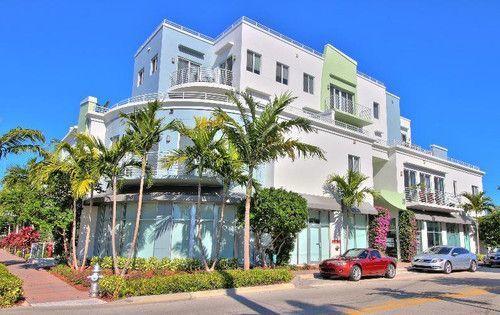 Beautiful loft 1/1 penthouse apartment in the Mark Downtown Delray. Waterfall stone countertops, European cabinetry, porcelain flooring throughout. Perfect for investor or full time/part time residency. This will not last at this price. Currently rented month to month.