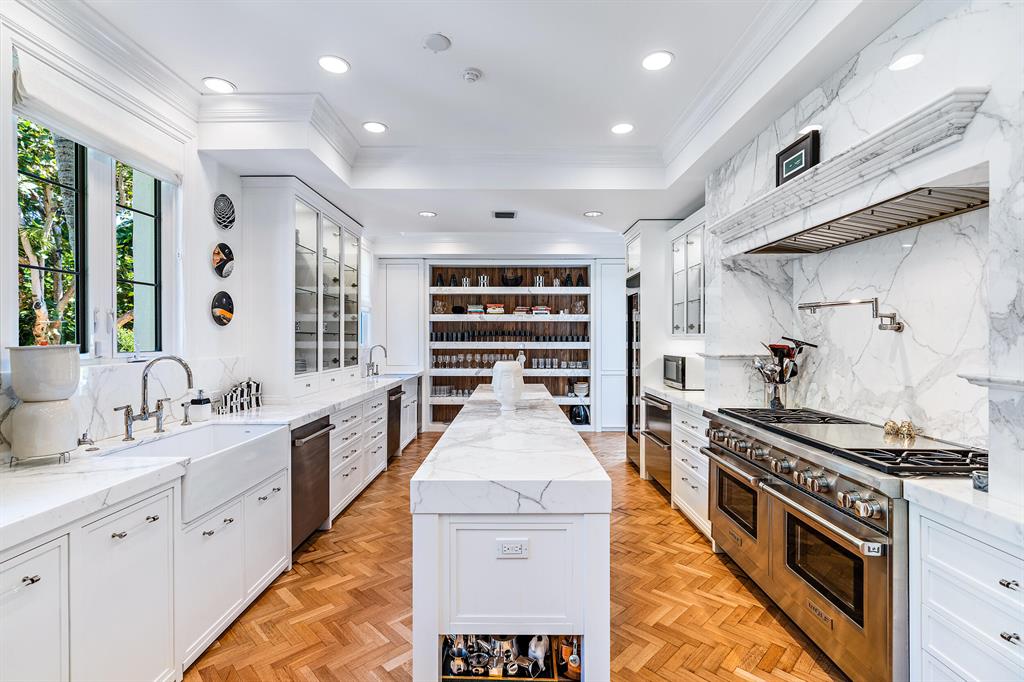 Tropical Isle - Residential