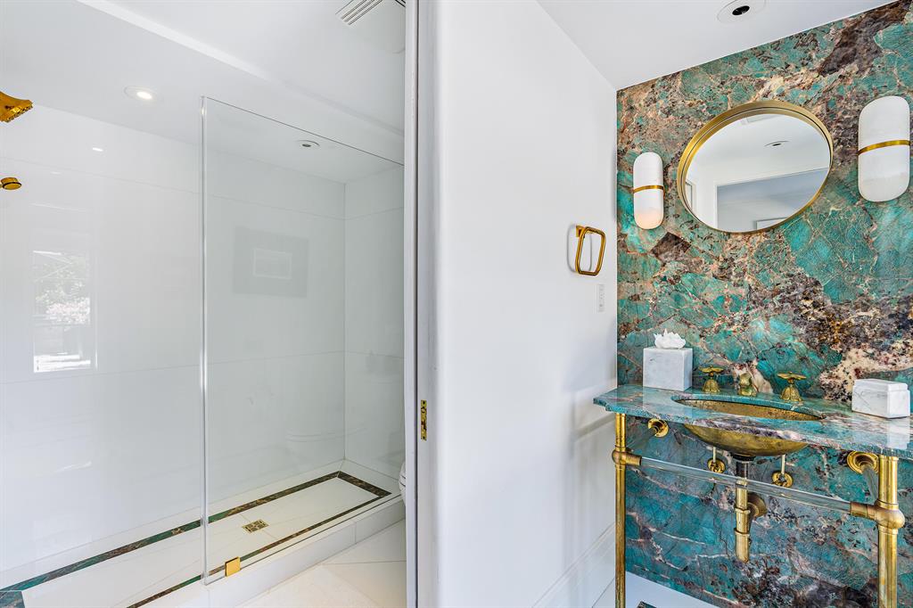 Tropical Isle - Residential