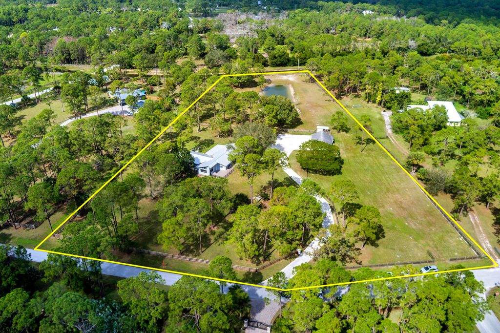 Photo of 13263 Silver Fox Lane, Palm Beach Gardens, FL 33418 (MLS # R11062708)