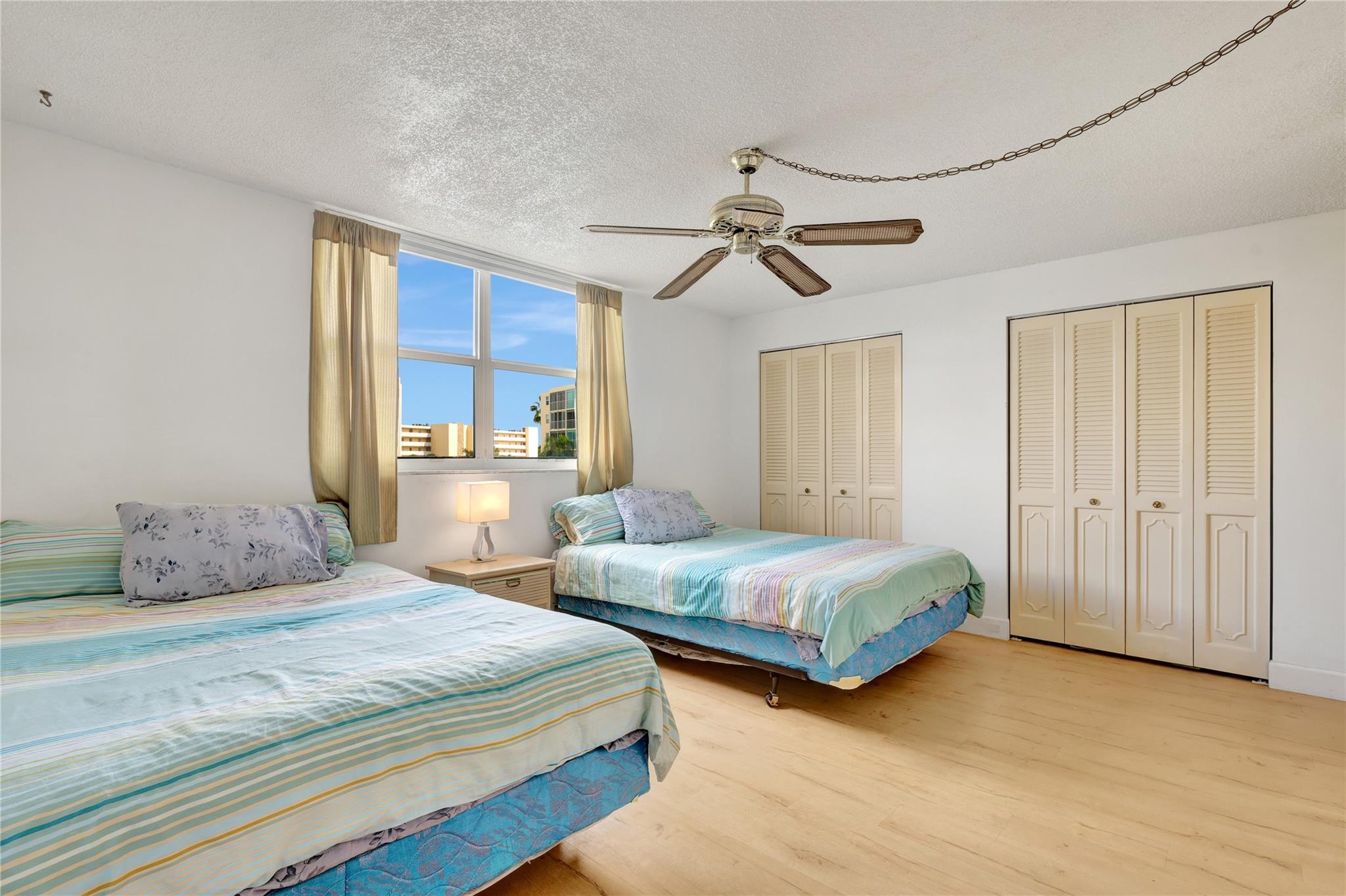 MEADOWBROOK LAKES - Residential