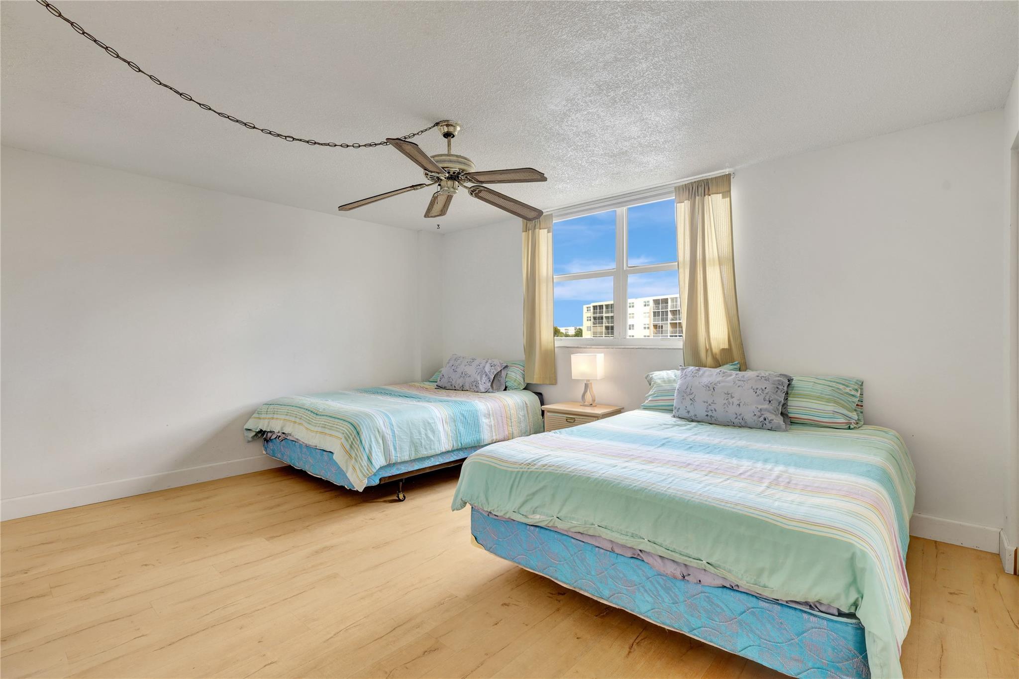 MEADOWBROOK LAKES - Residential