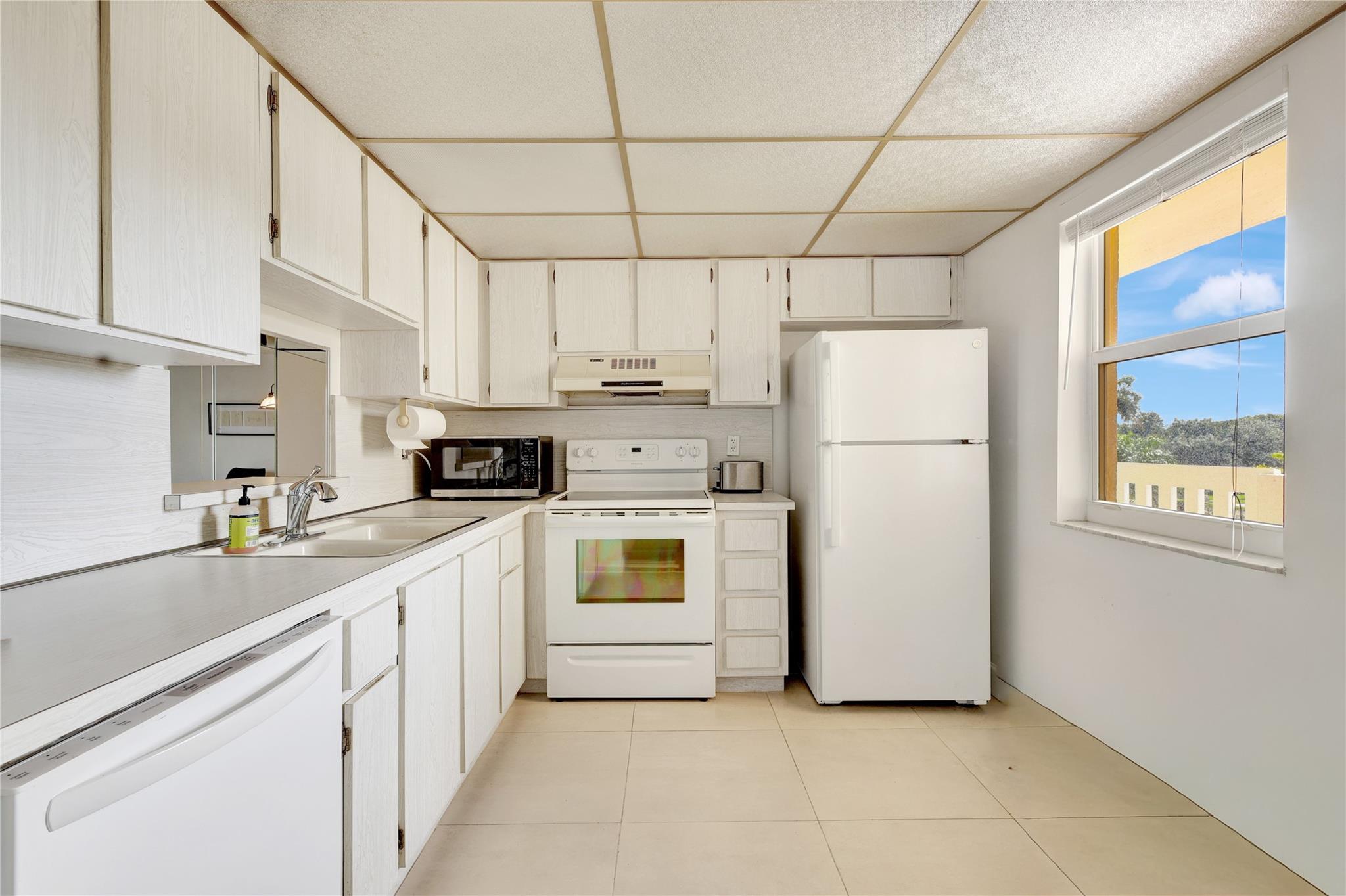 MEADOWBROOK LAKES - Residential