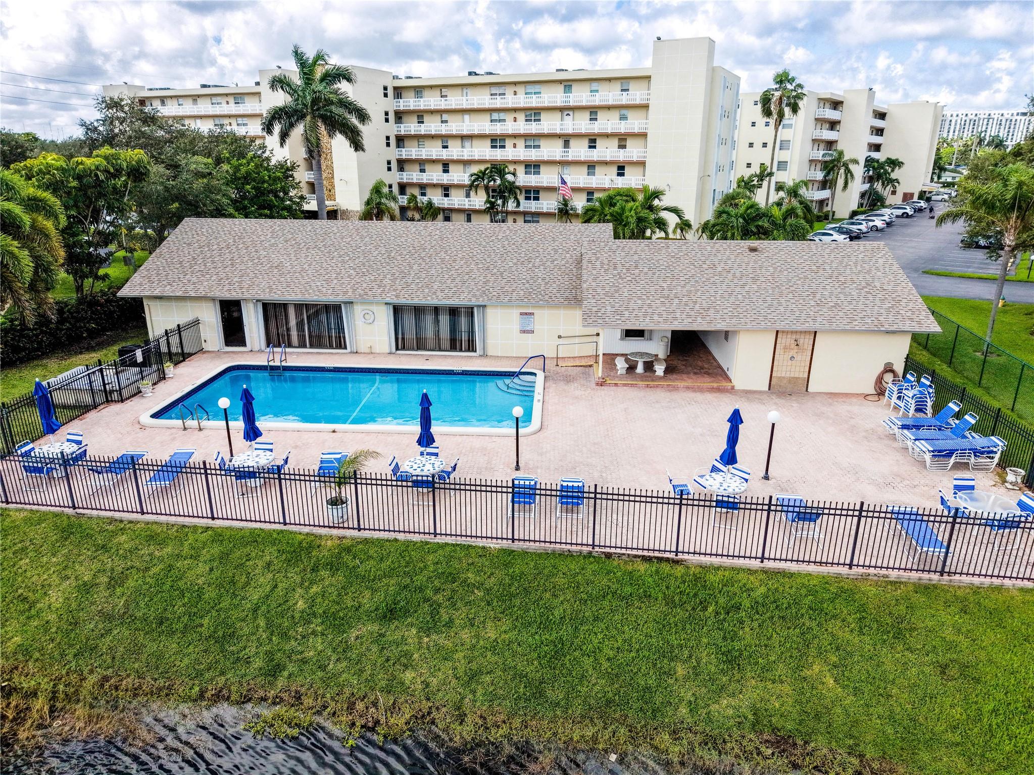 MEADOWBROOK LAKES - Residential