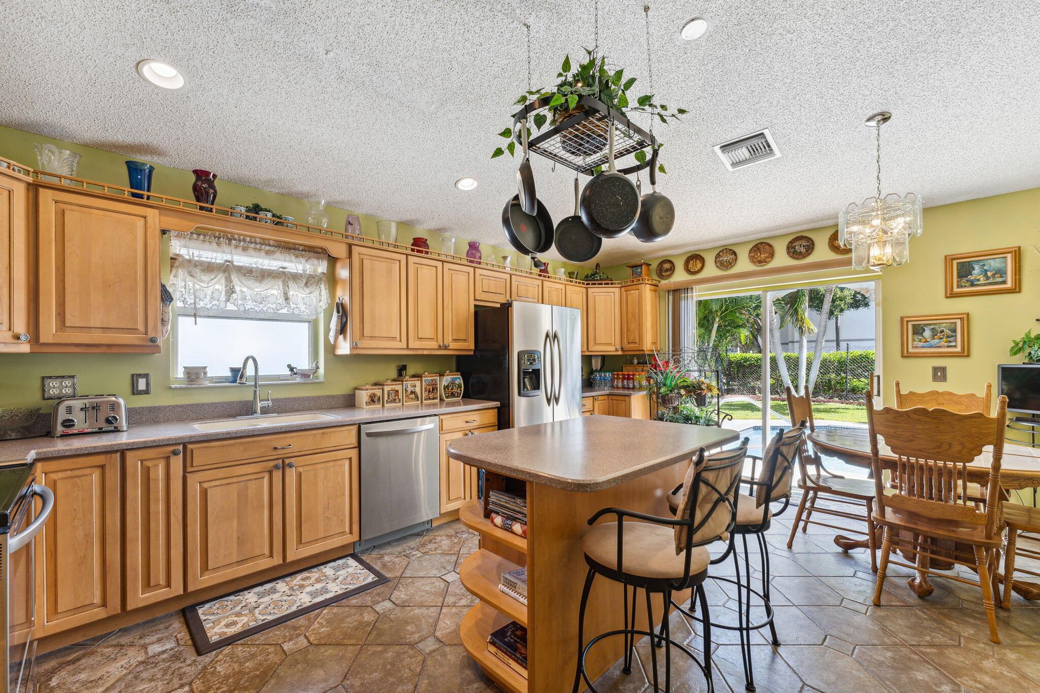 CRYSTAL KEY AT WOOLBRIGHT PLACE - Residential