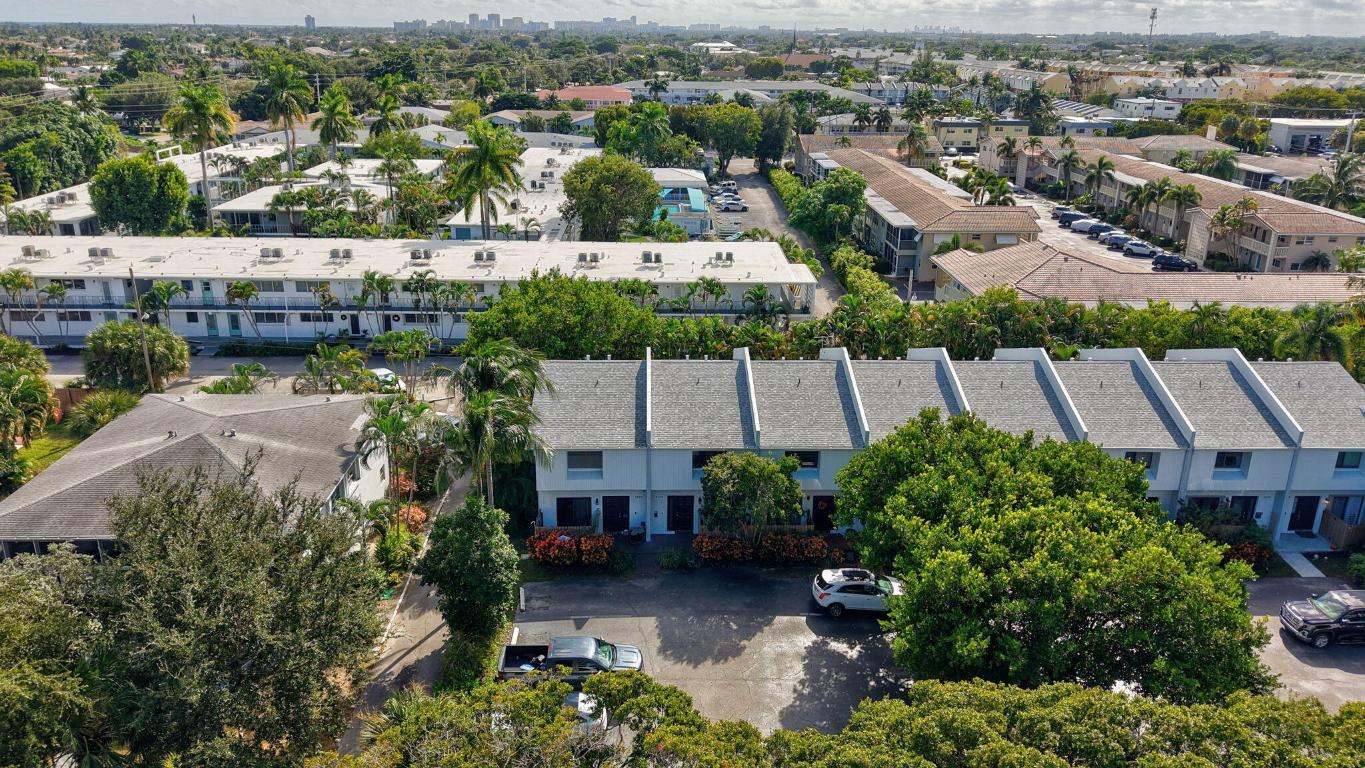 TOWNHOMES OF LIGHTHOUSE POINT - Residential