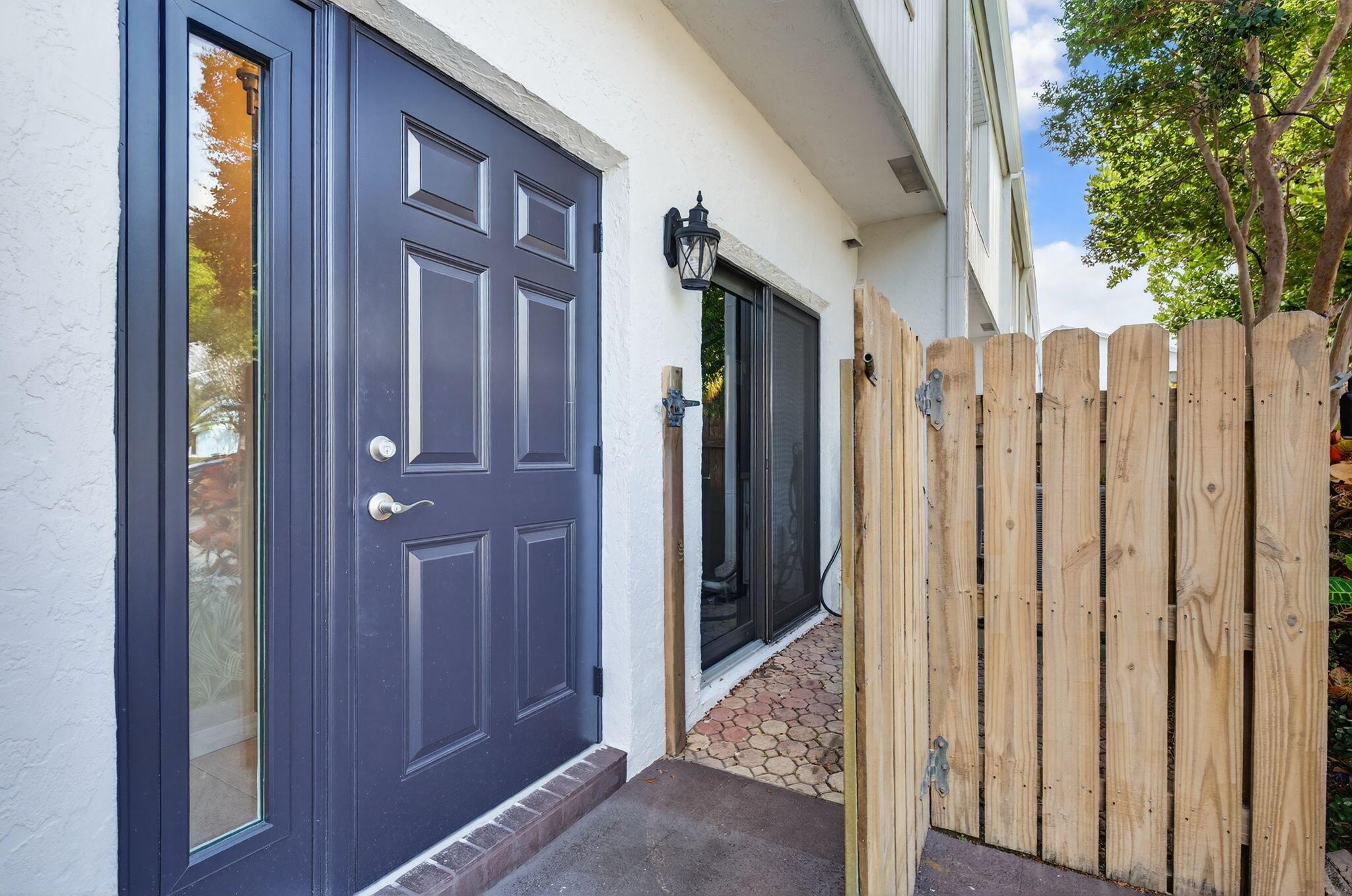 TOWNHOMES OF LIGHTHOUSE P - Residential