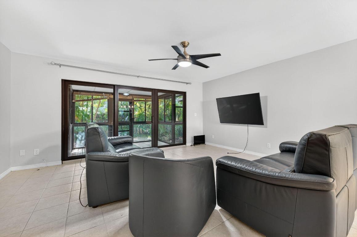 TOWNHOMES OF LIGHTHOUSE POINT - Residential